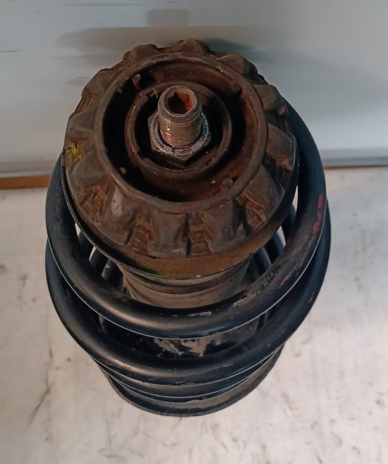 Ammortizzatore anteriore sinistro