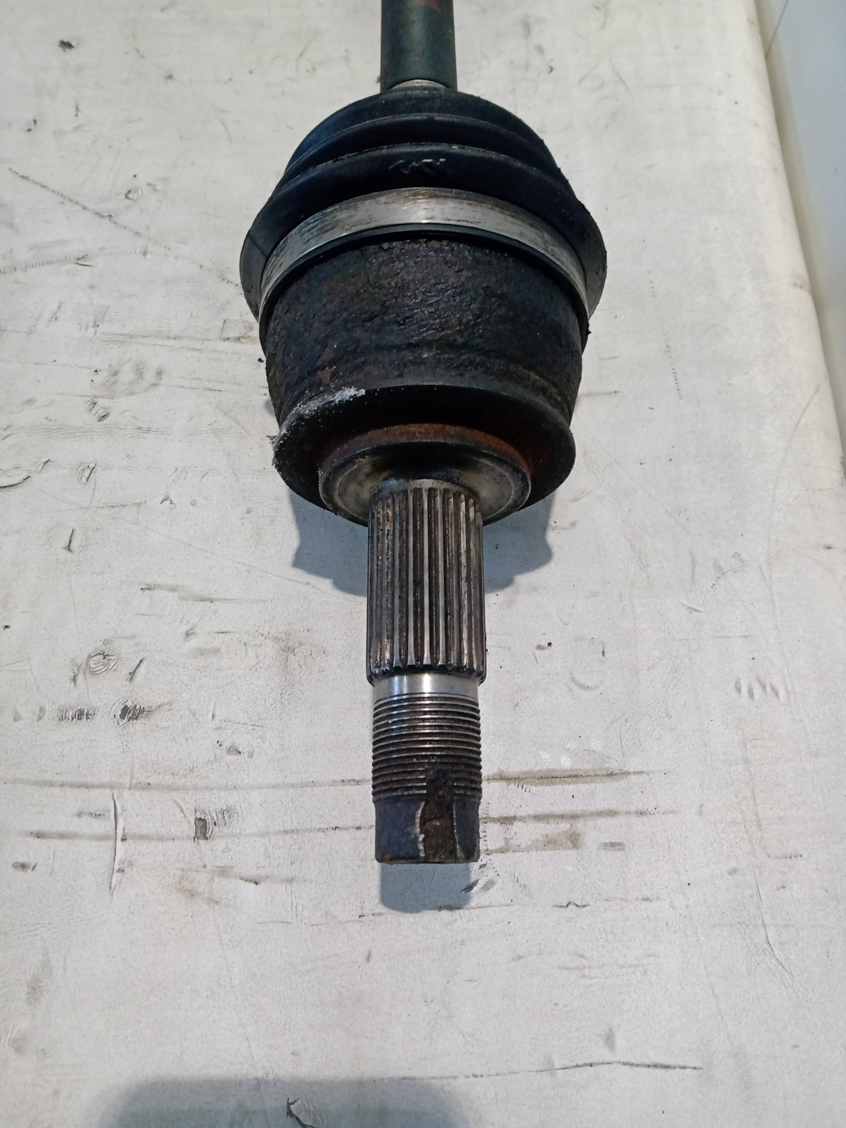 Semiasse anteriore sinistro Semiasse anteriore sinistro