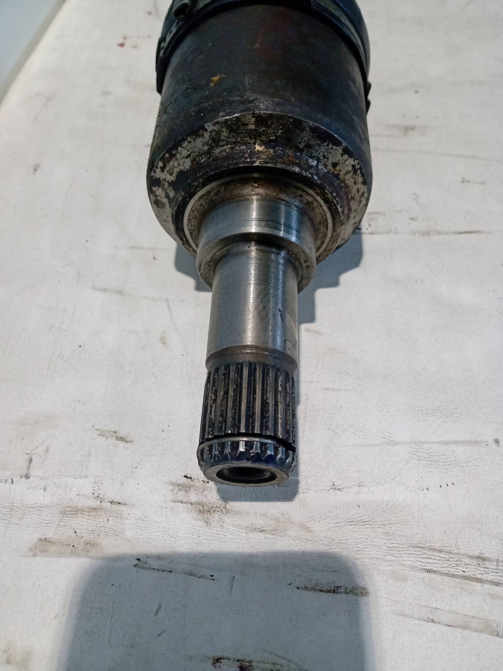 Semiasse anteriore sinistro Semiasse anteriore sinistro