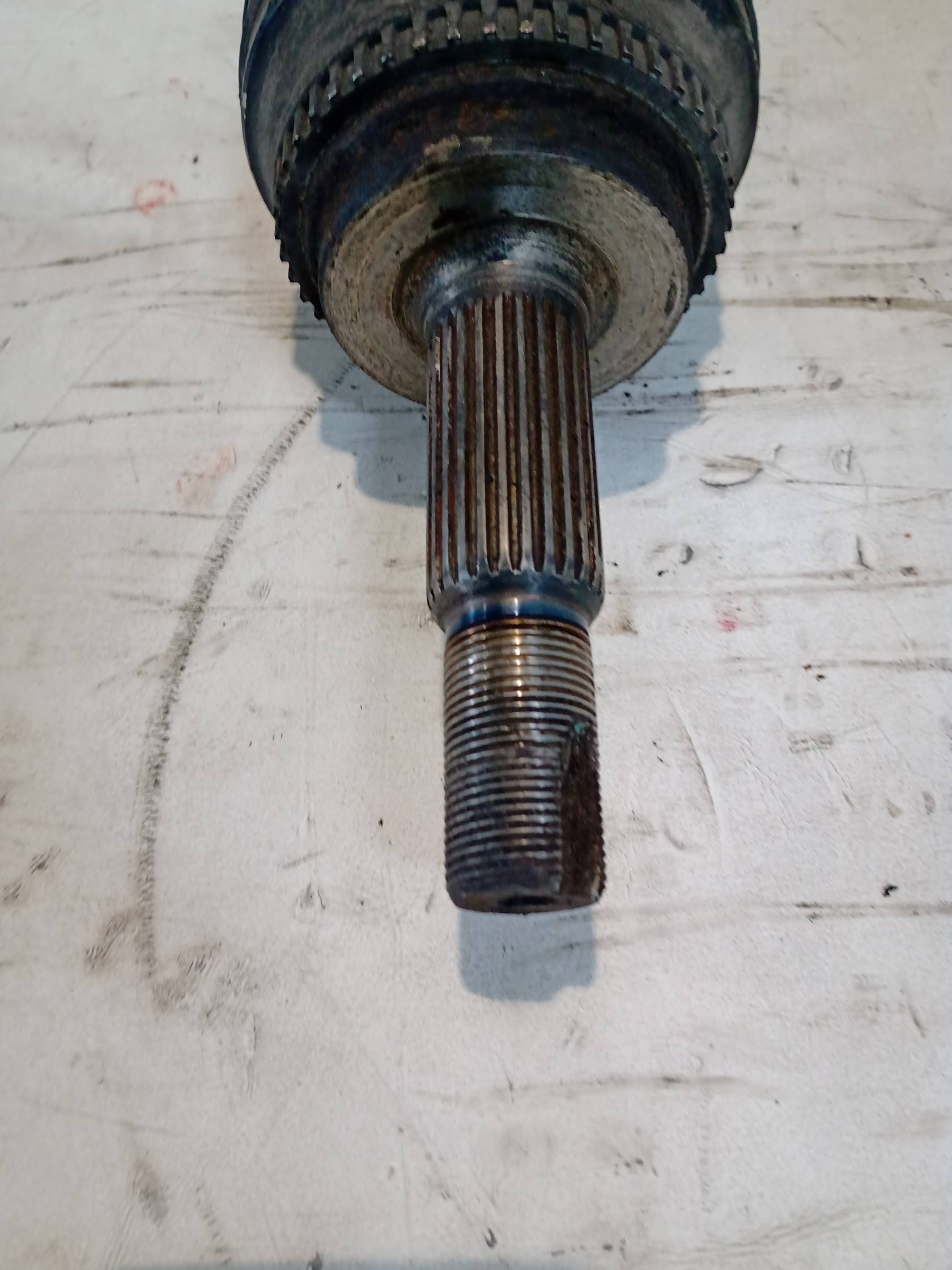 Semiasse anteriore sinistro Semiasse anteriore sinistro