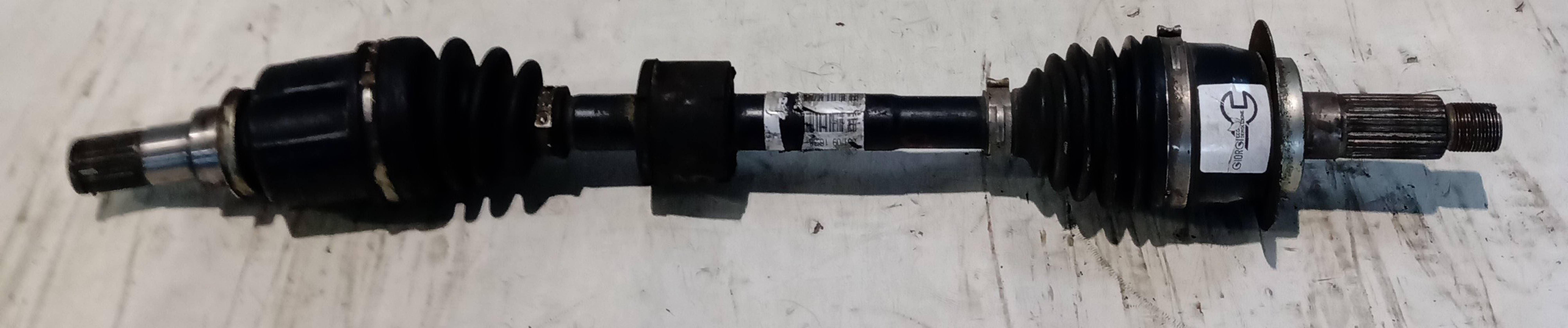 Semiasse anteriore sinistro Semiasse anteriore sinistro