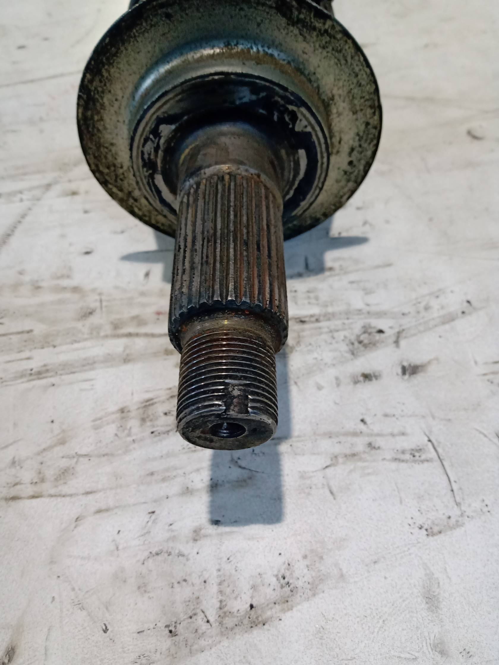 Semiasse anteriore sinistro Semiasse anteriore sinistro