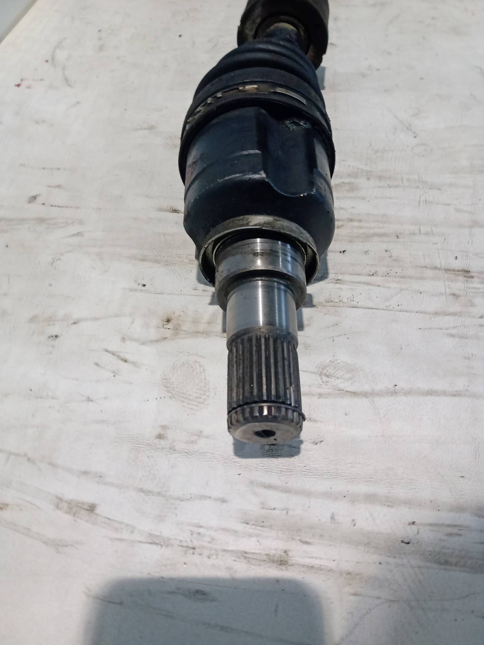 Semiasse anteriore sinistro Semiasse anteriore sinistro