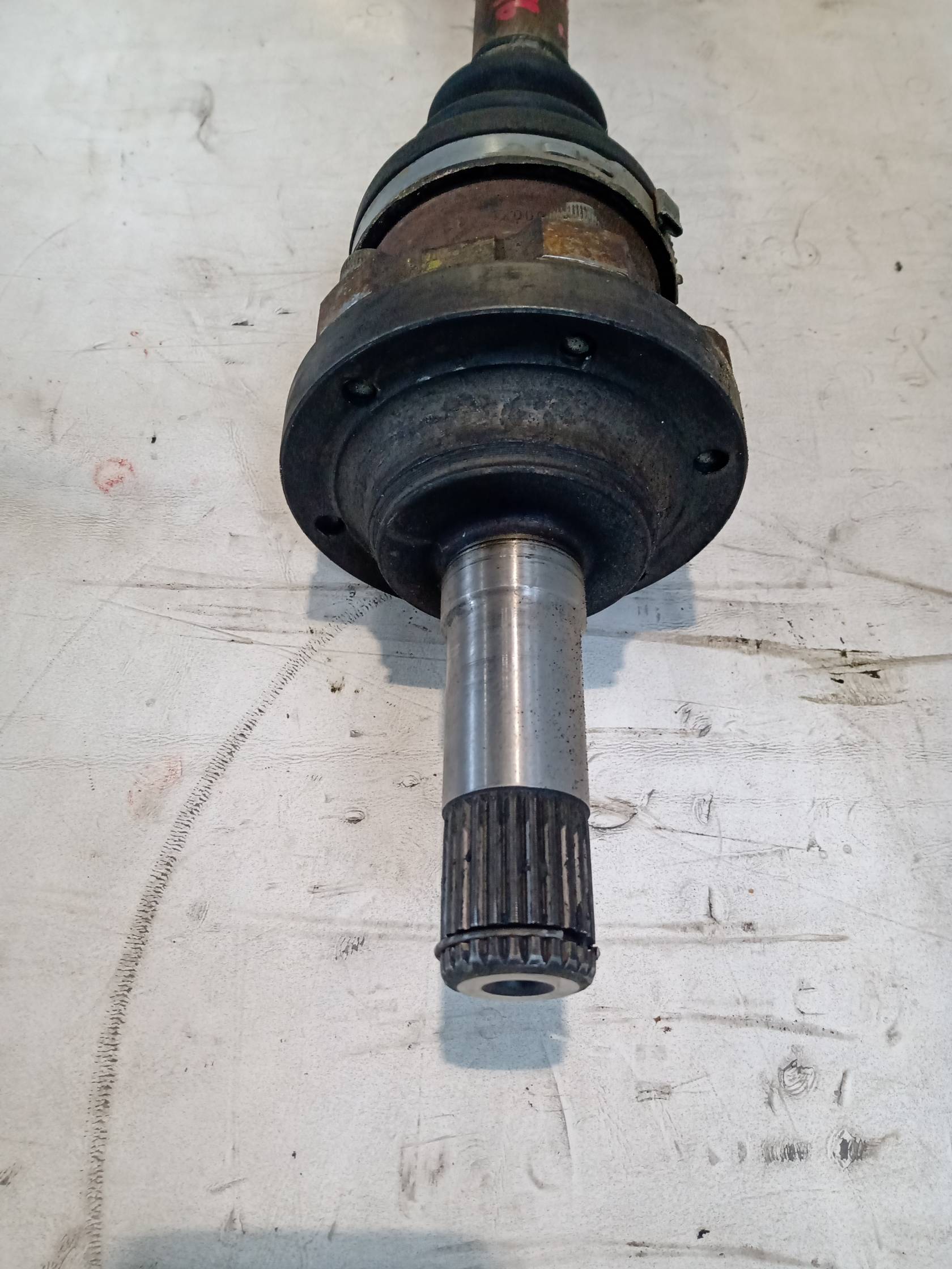 Semiasse anteriore sinistro Semiasse anteriore sinistro