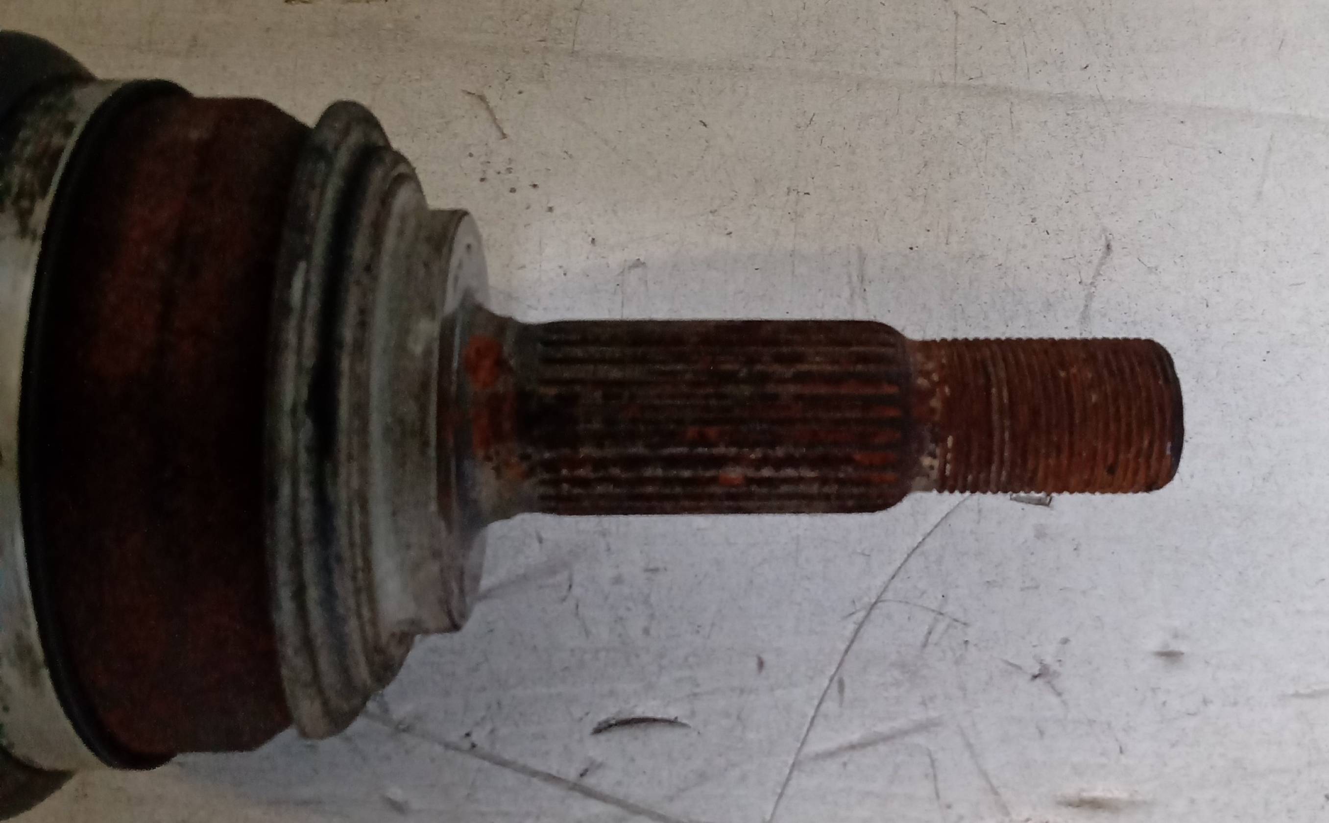 Semiasse anteriore sinistro Semiasse anteriore sinistro