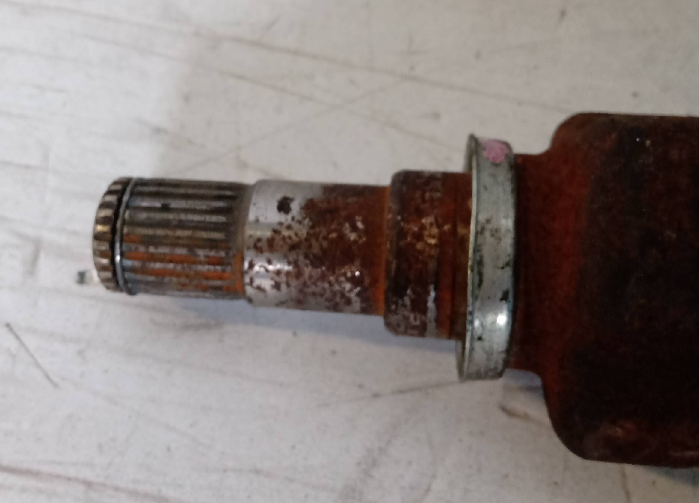 Semiasse anteriore sinistro Semiasse anteriore sinistro