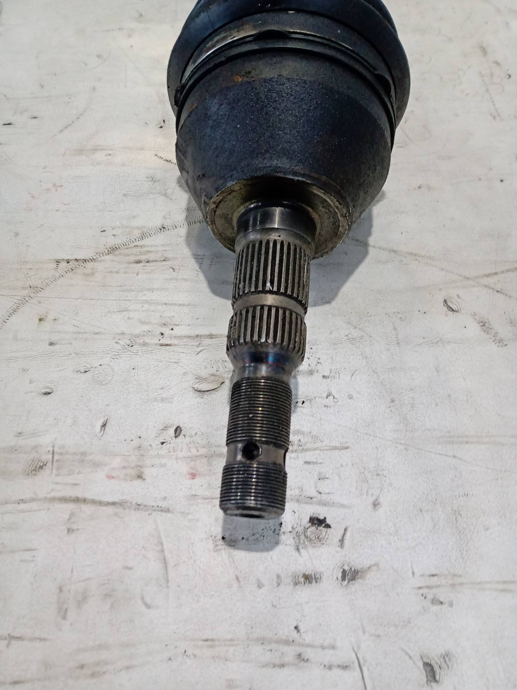 Semiasse anteriore sinistro Semiasse anteriore sinistro