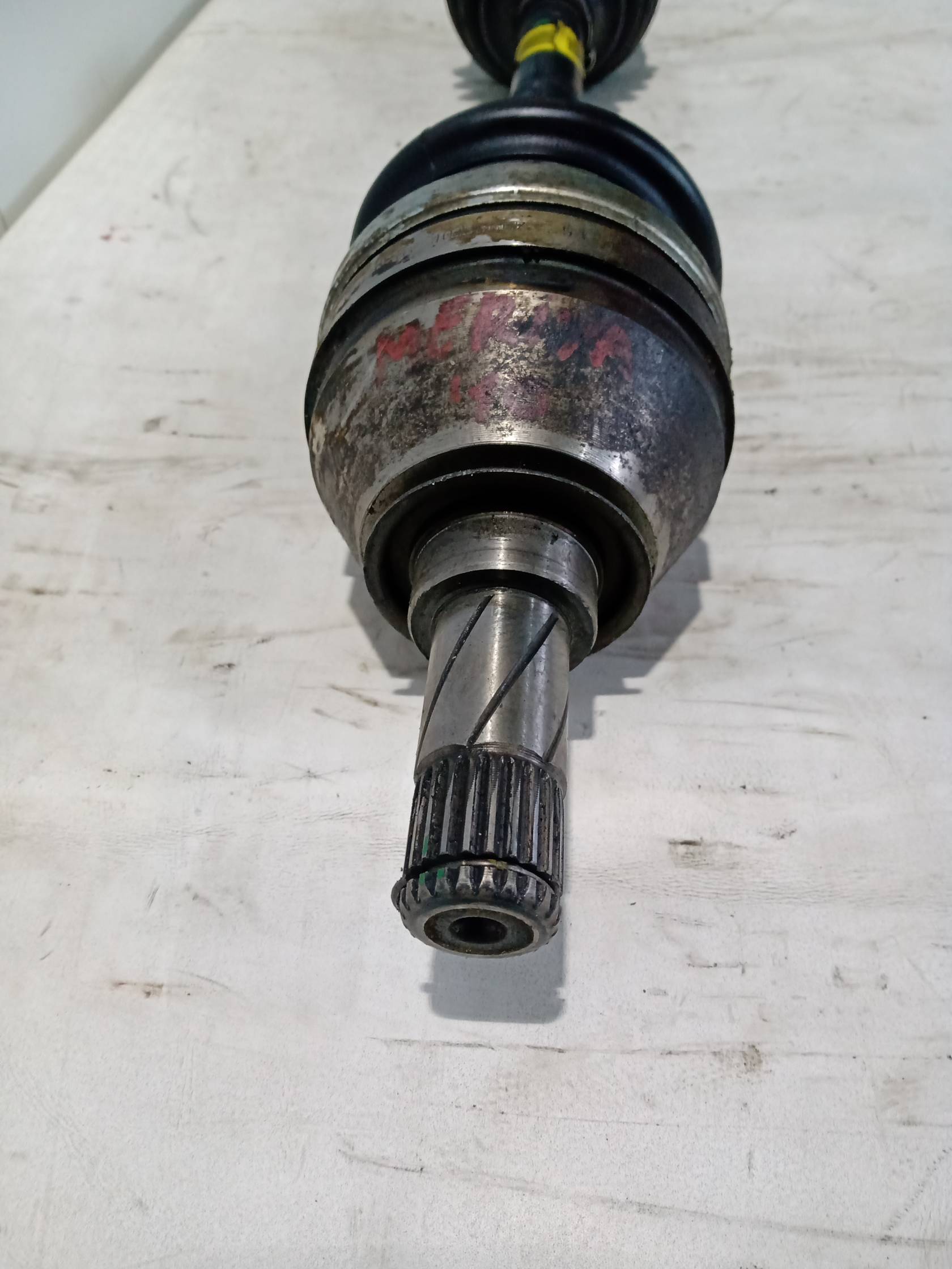 Semiasse anteriore sinistro Semiasse anteriore sinistro