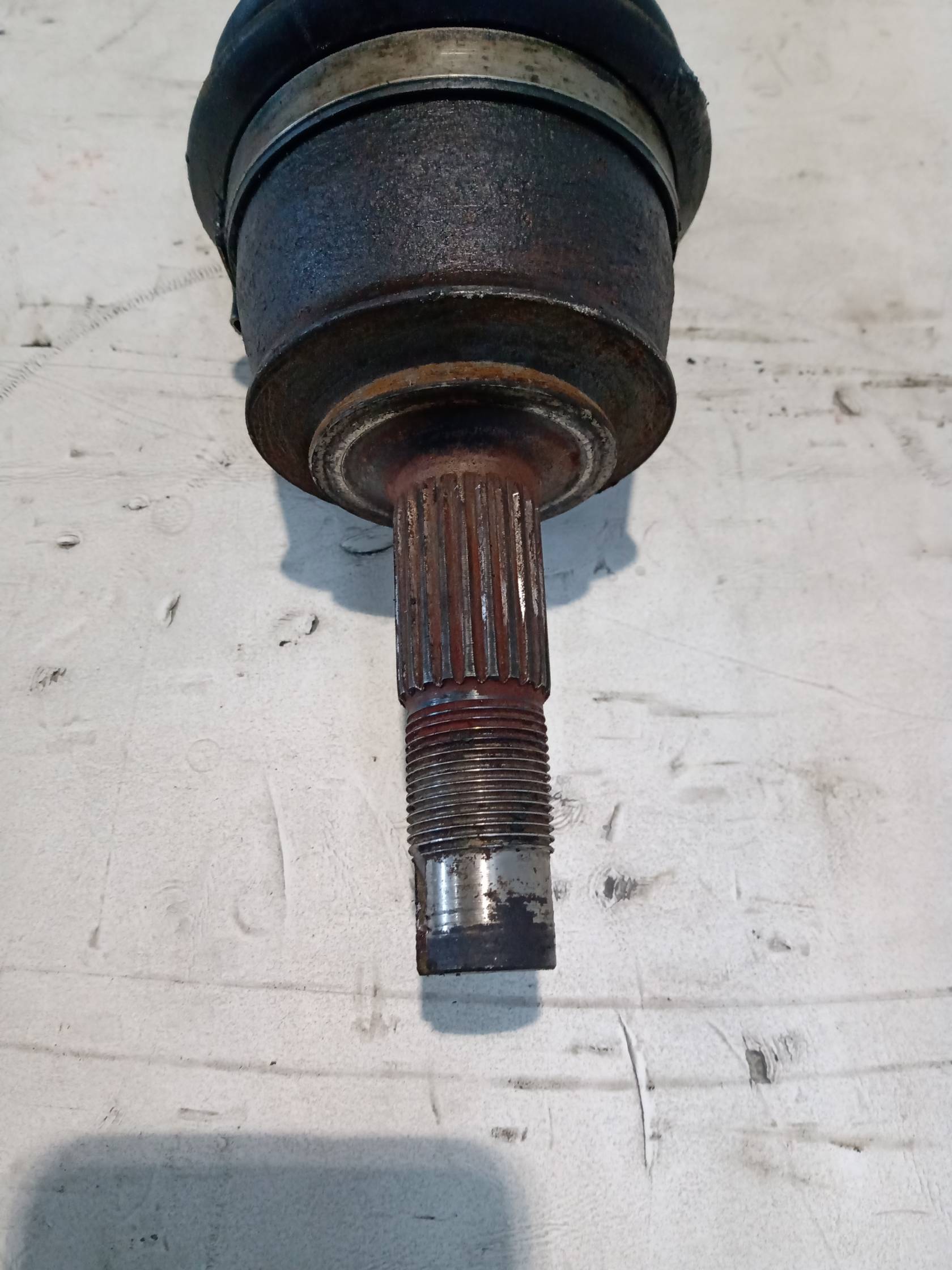 Semiasse anteriore sinistro Semiasse anteriore sinistro