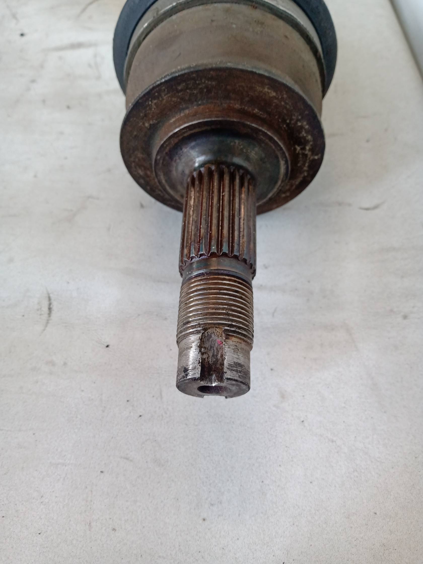 Semiasse anteriore sinistro Semiasse anteriore sinistro