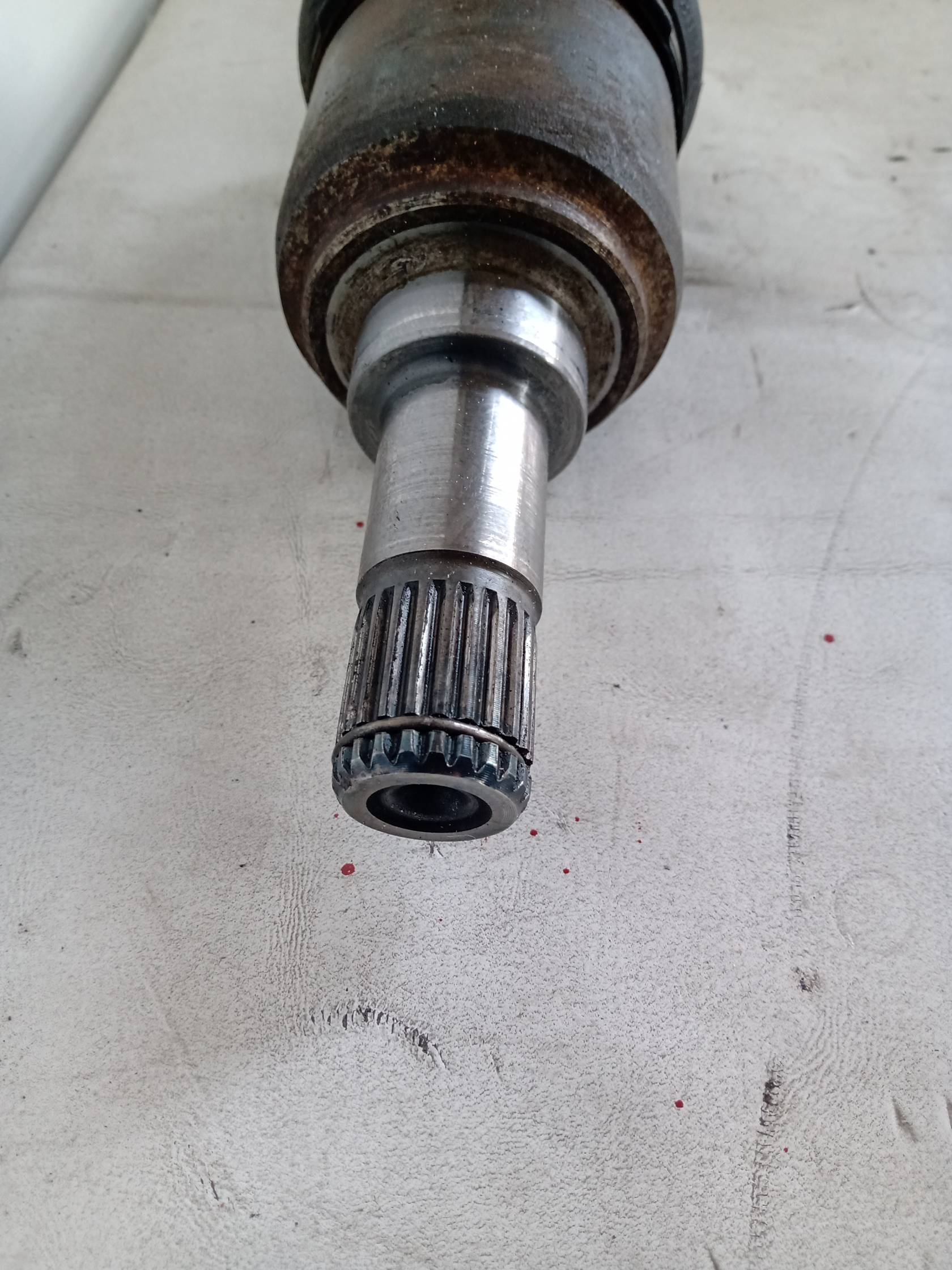 Semiasse anteriore sinistro Semiasse anteriore sinistro