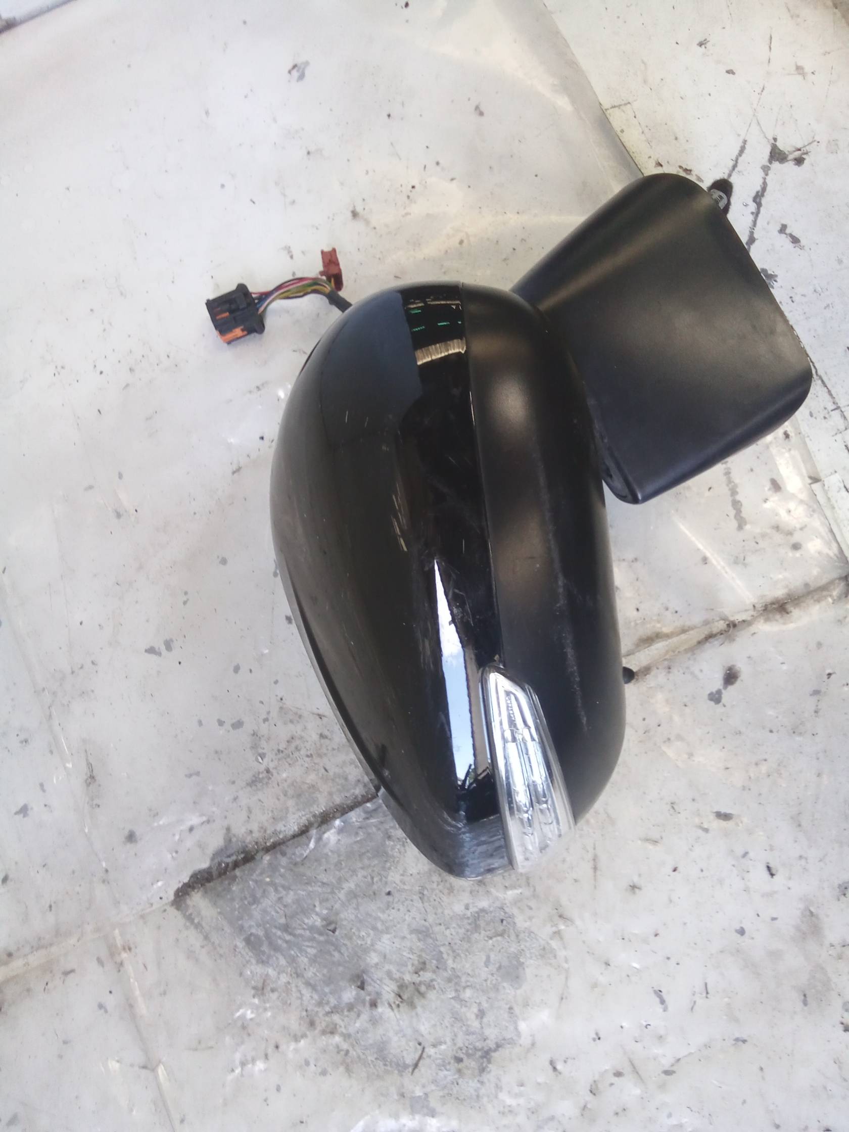 Retrovisore est. regolaz. elettr. dx.