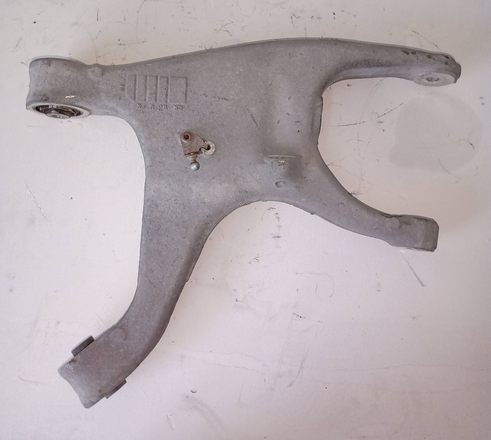 Braccio oscillante posteriore sinistro