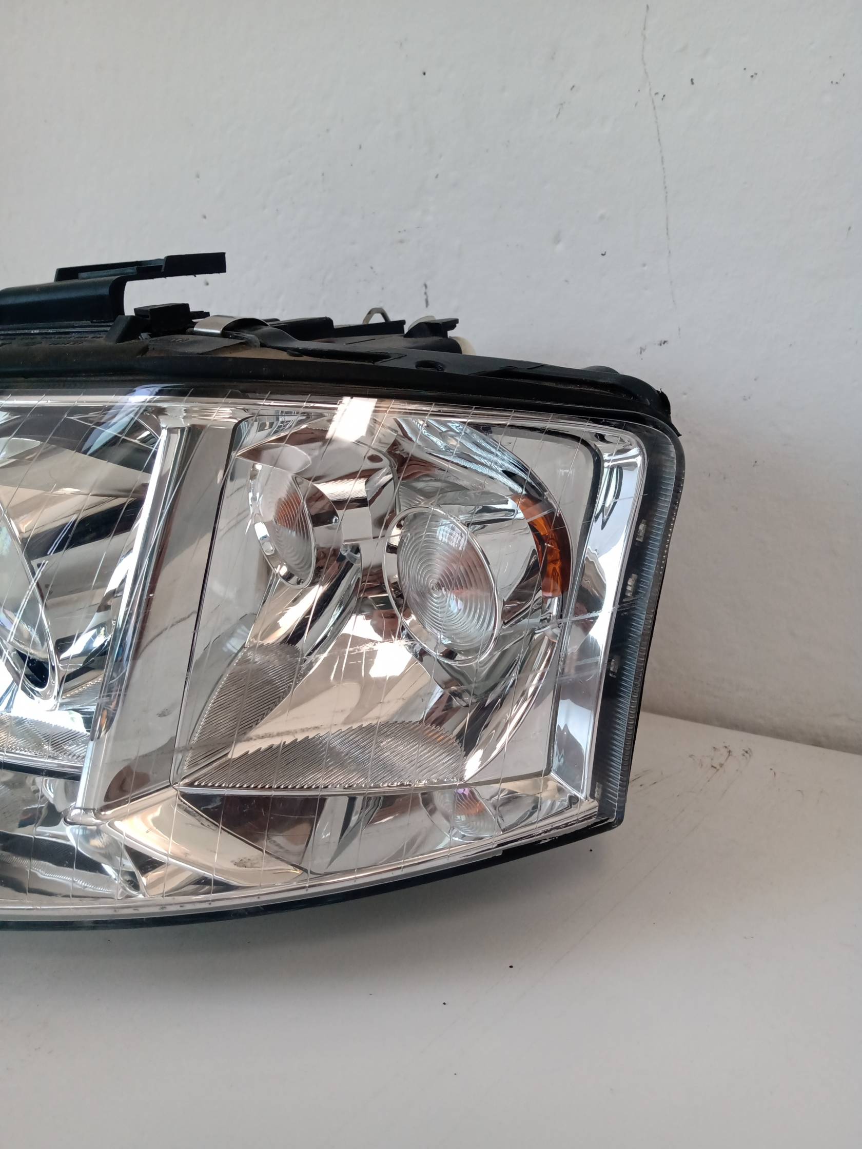 Fanale anteriore sinistro