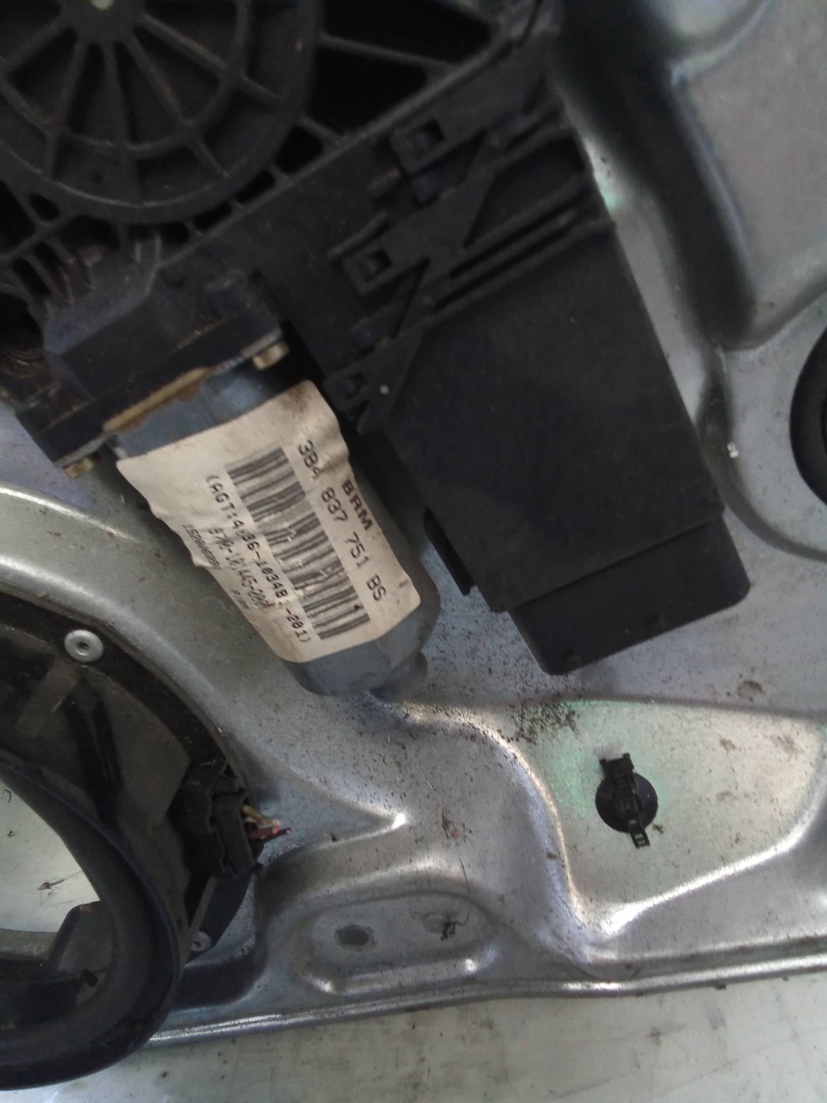 Alzacristallo elettr. porta ant. con motorino sx.