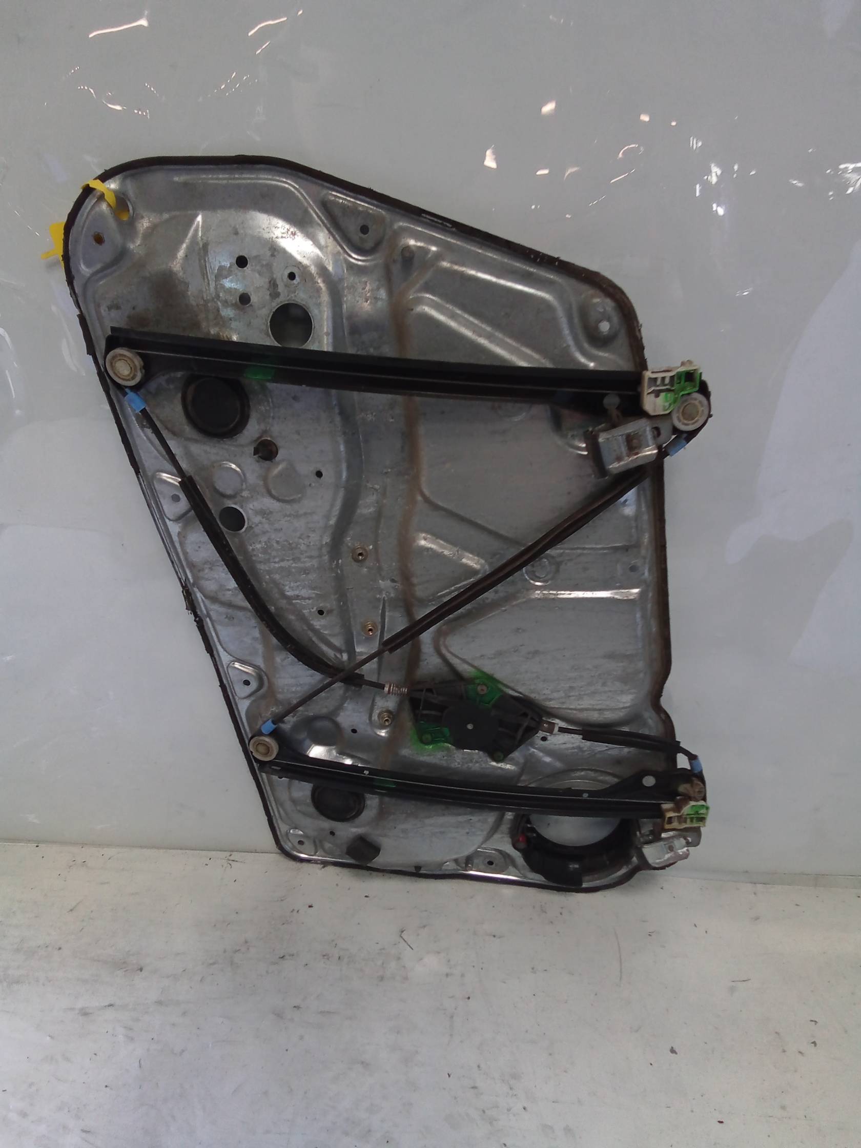 Alzacristallo elettr. porta ant. con motorino sx.