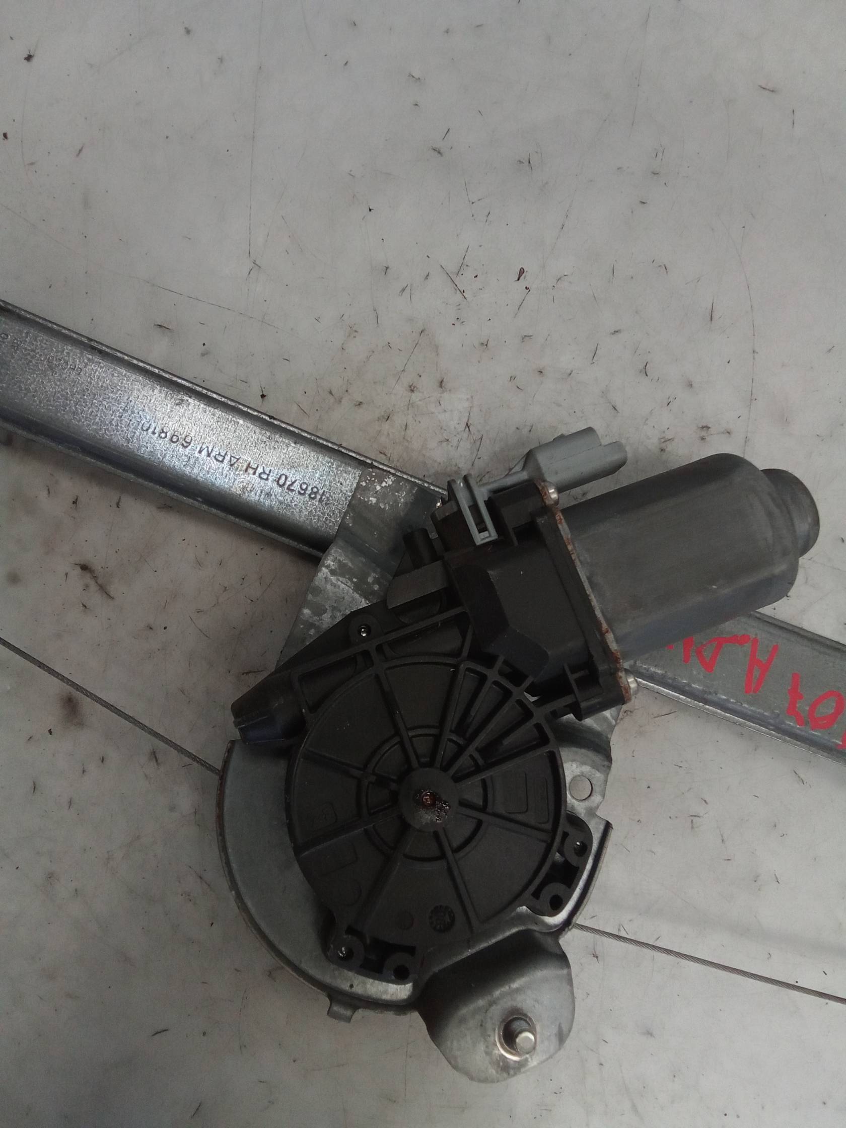 Alzacristallo elettr. porta ant. con motorino Alzacristallo elettr. porta ant. con motorino