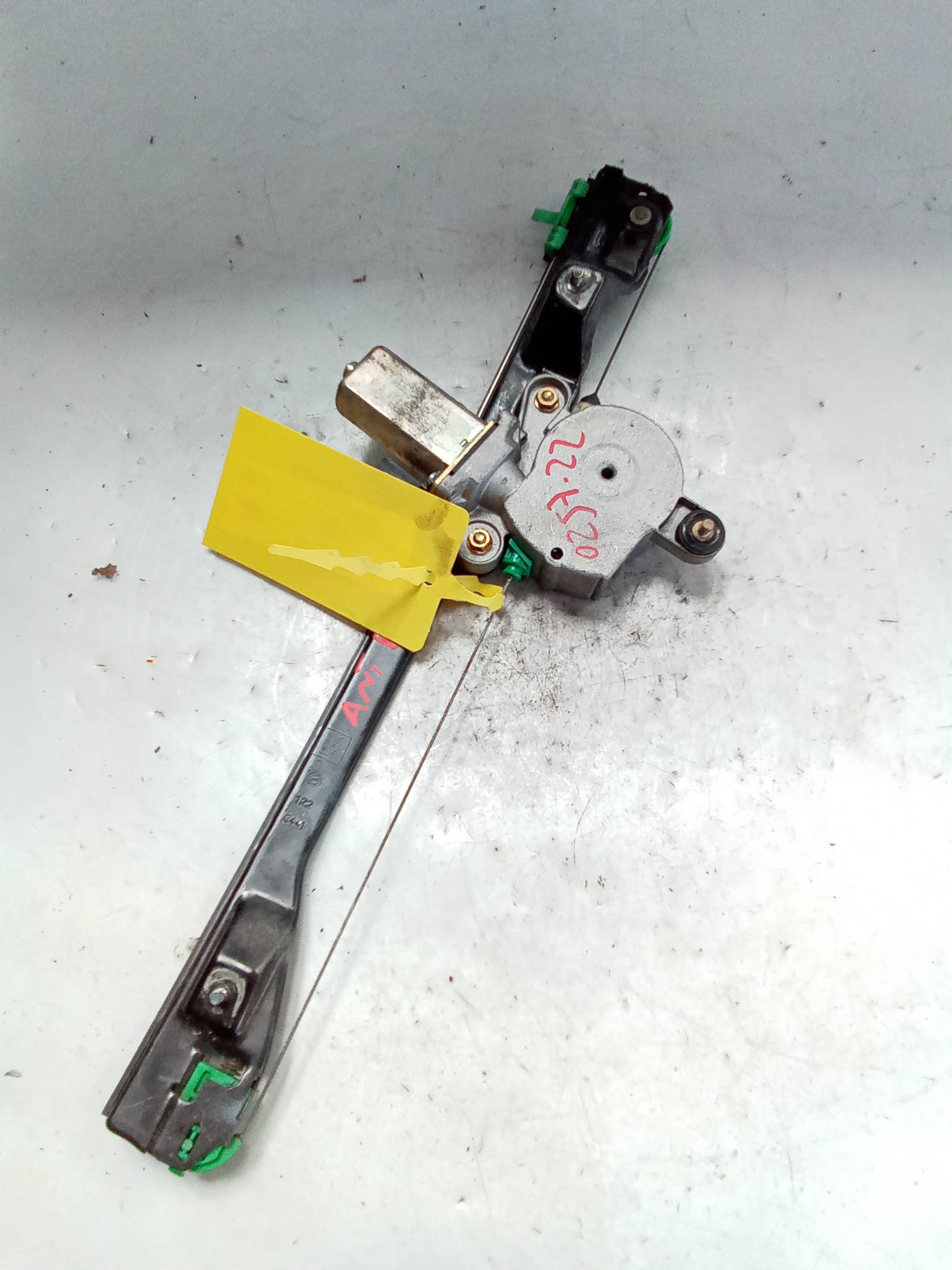 Alzacristallo elettr. porta ant. con motorino sx. Alzacristallo elettr. porta ant. con motorino sx.