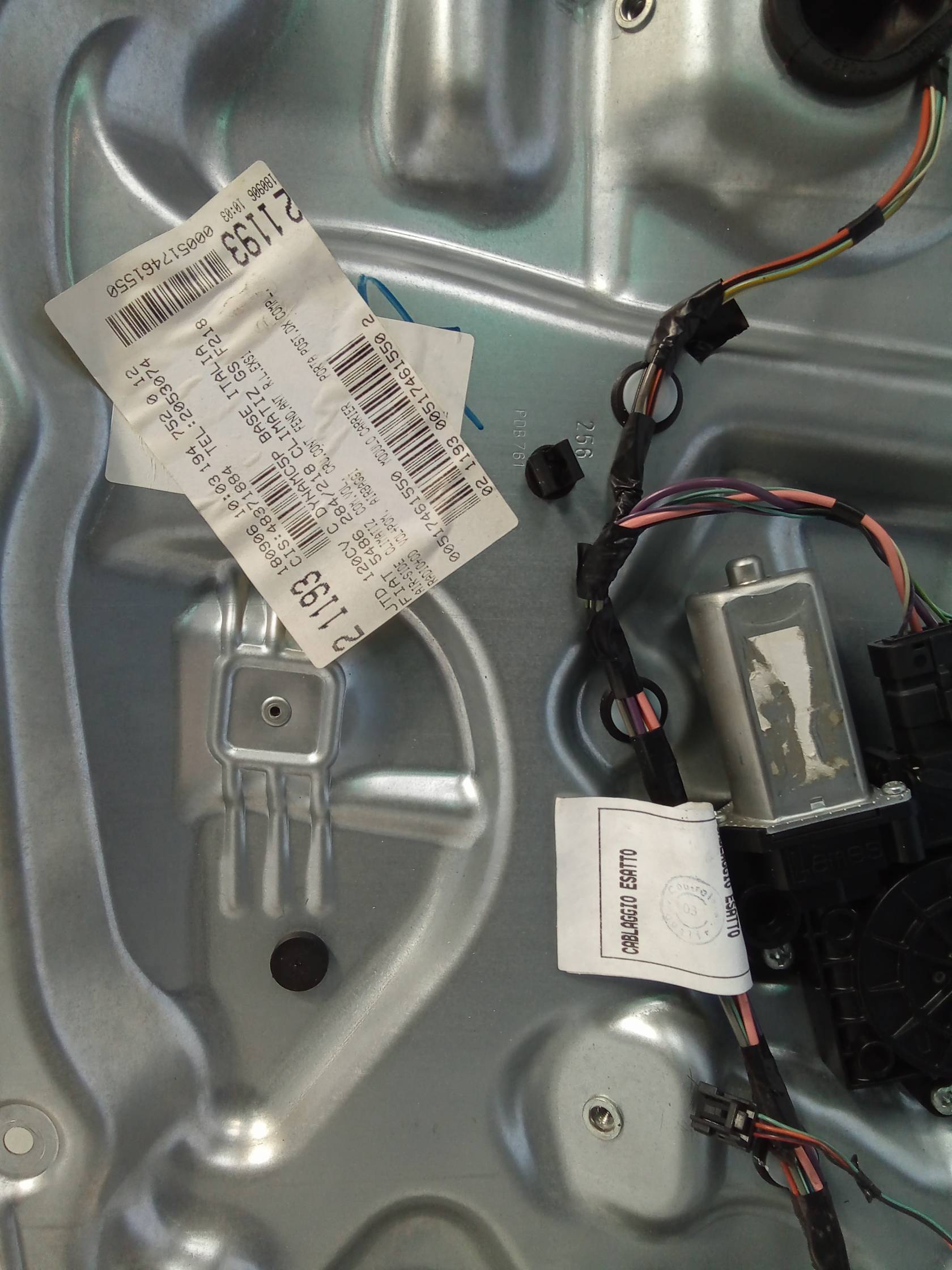 Alzacristallo elettr. porta post. con motorino dx.