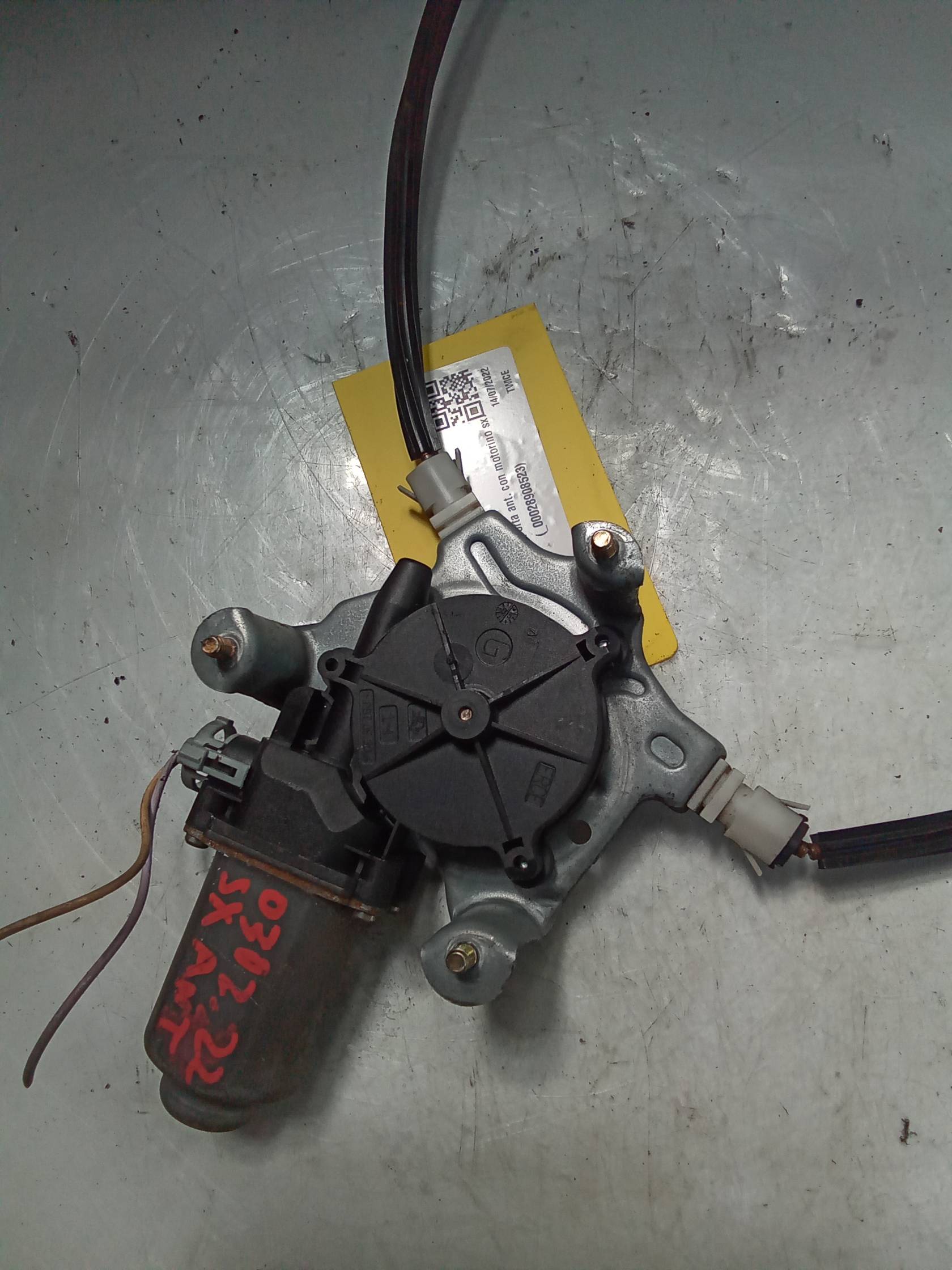 Alzacristallo elettr. porta ant. con motorino sx. Alzacristallo elettr. porta ant. con motorino sx.