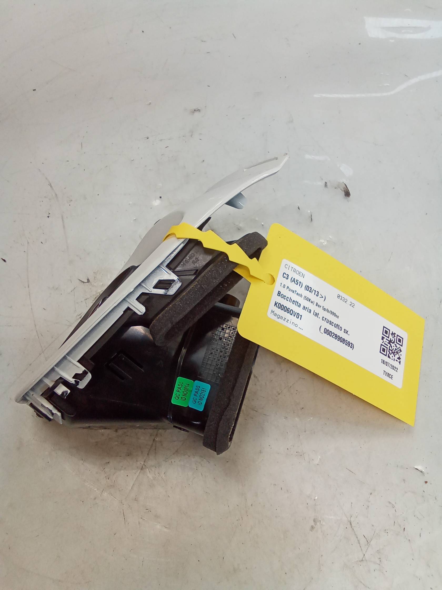 Bocchetta aria lat. cruscotto sx.