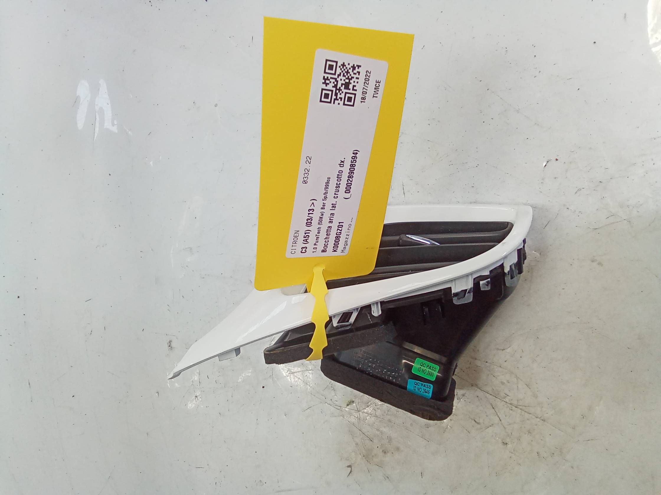 Bocchetta aria lat. cruscotto dx.