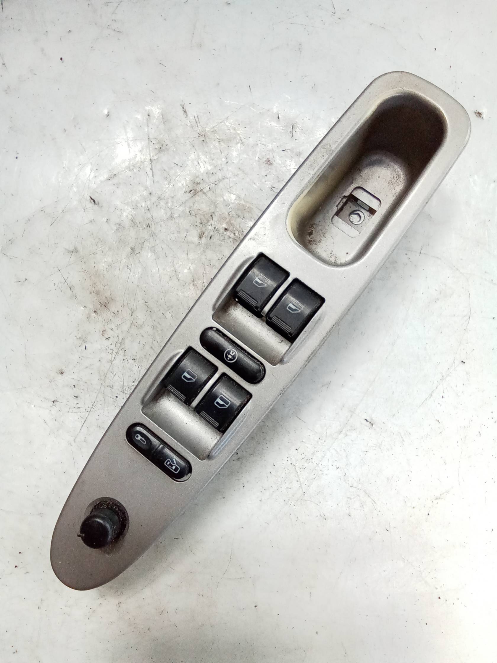 Blocco comandi alzacristalli e retrovisori est. sx.