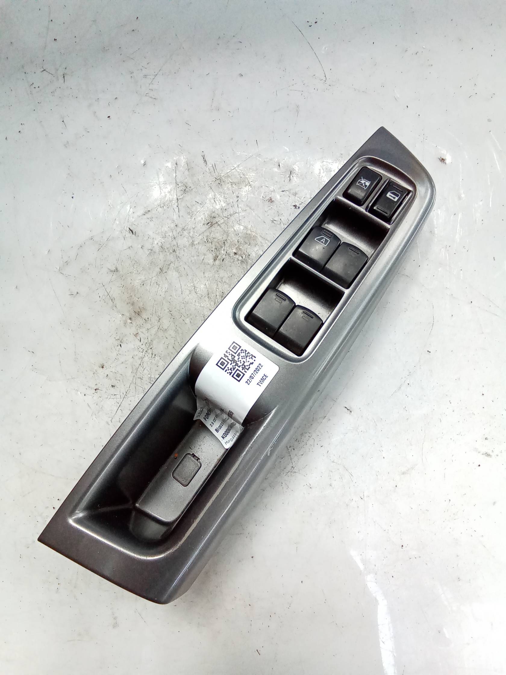 Blocco comandi alzacristalli sx.