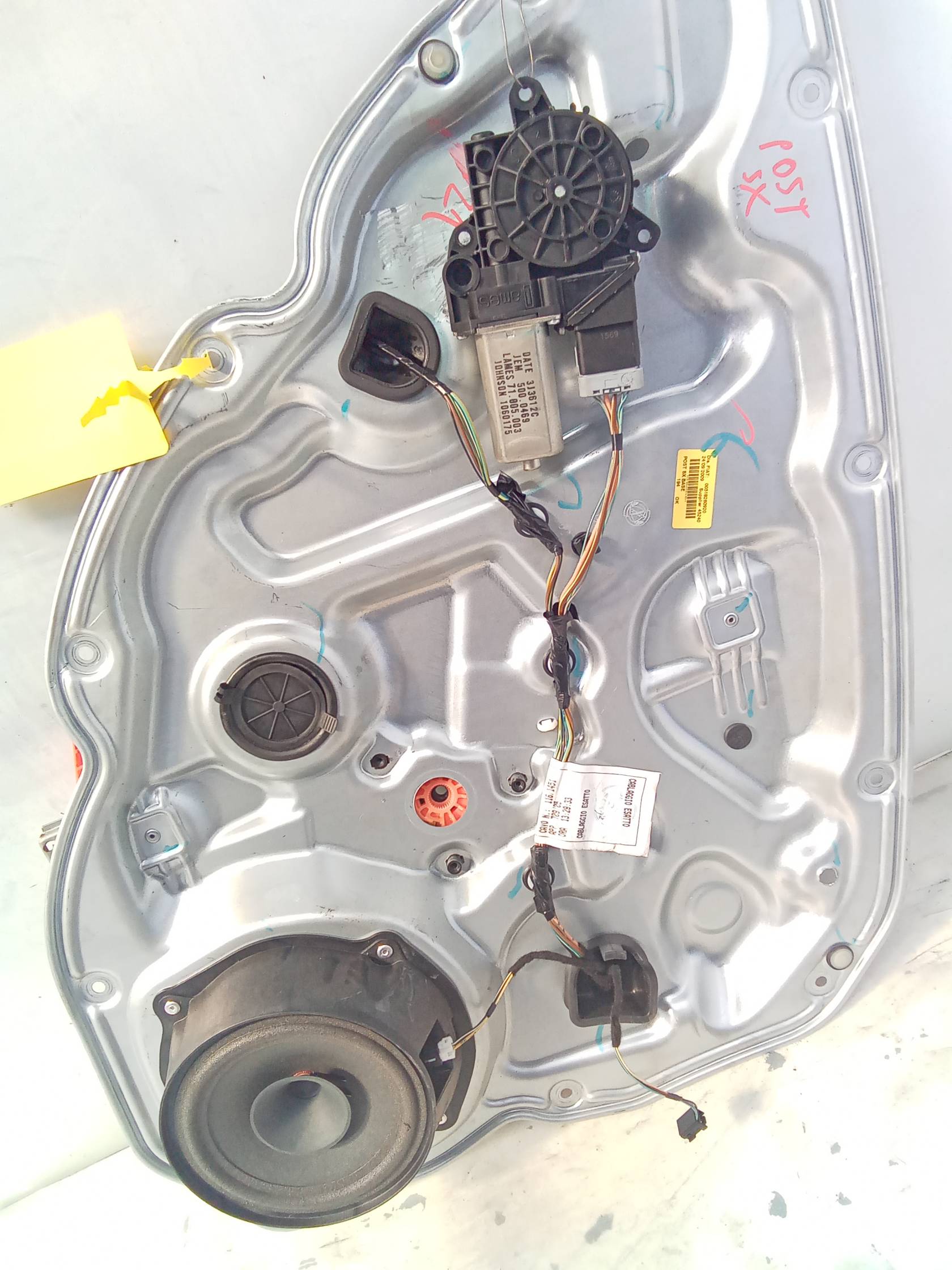 Alzacristallo elettr. porta post. con motorino sx.