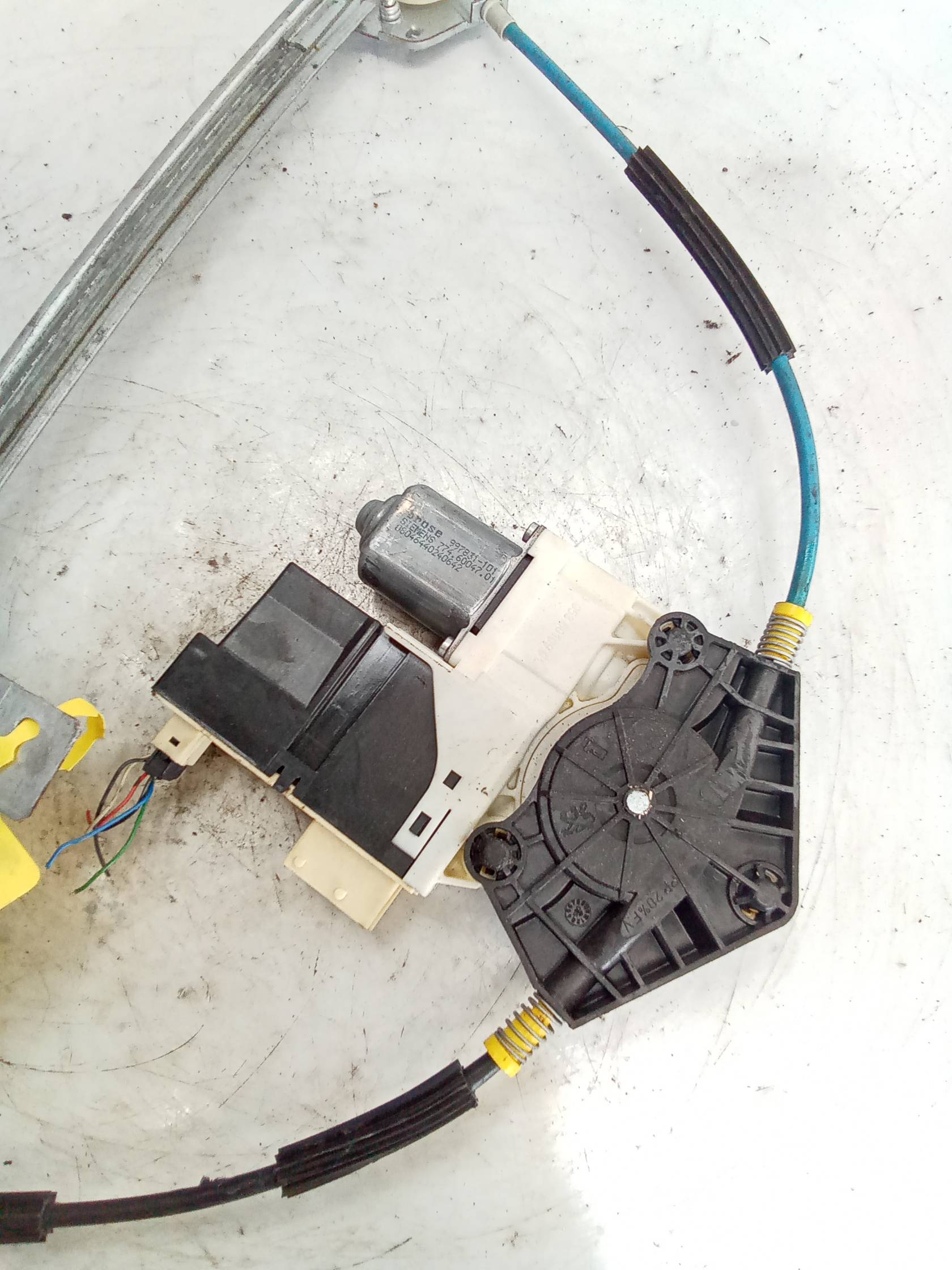 Alzacristallo elettr. porta ant. dx.