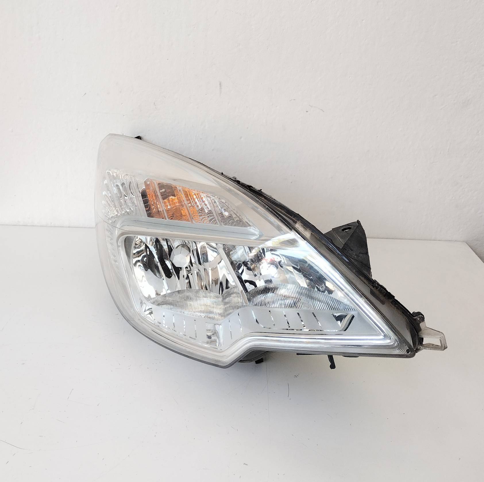 Fanale anteriore destro