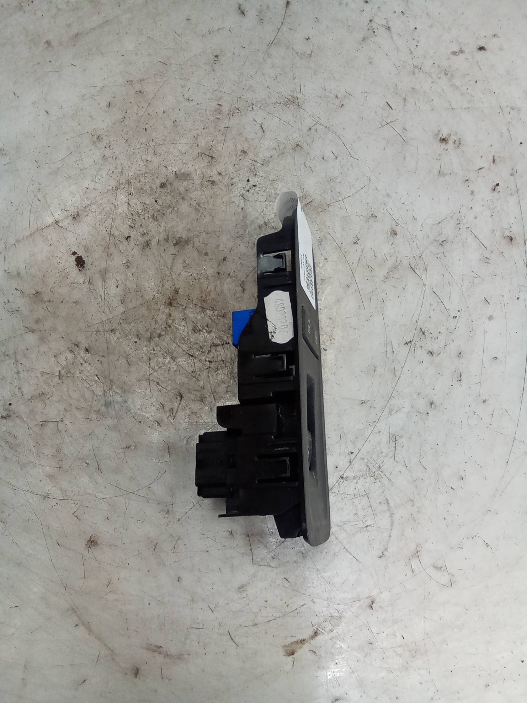 Blocco comandi alzacristalli sx.