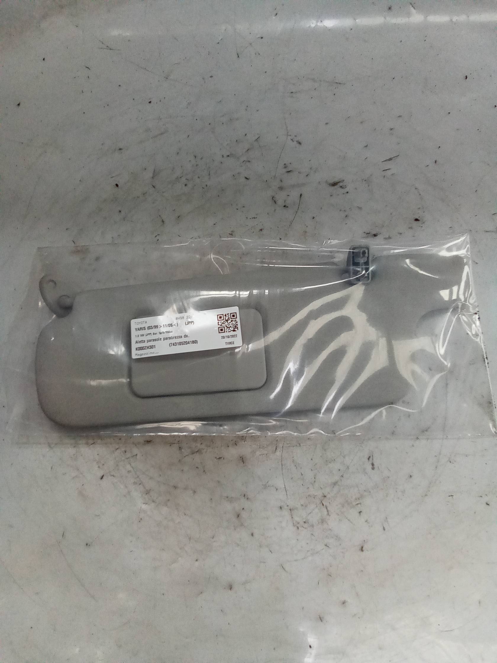 Aletta parasole parabrezza dx.