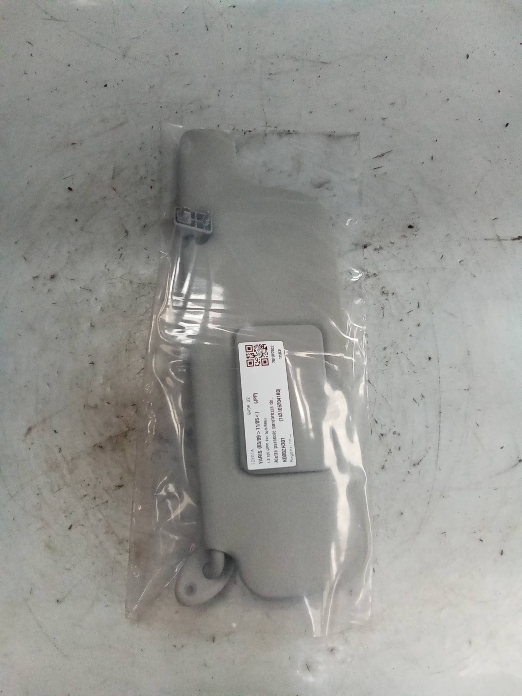 Aletta parasole parabrezza dx.