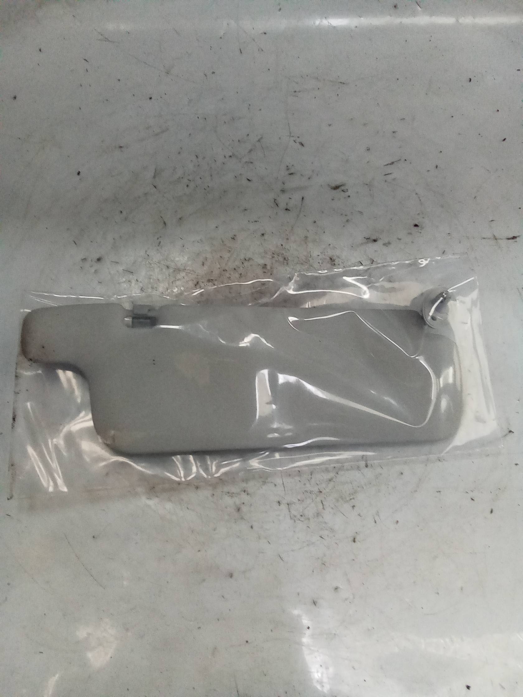 Aletta parasole parabrezza dx.