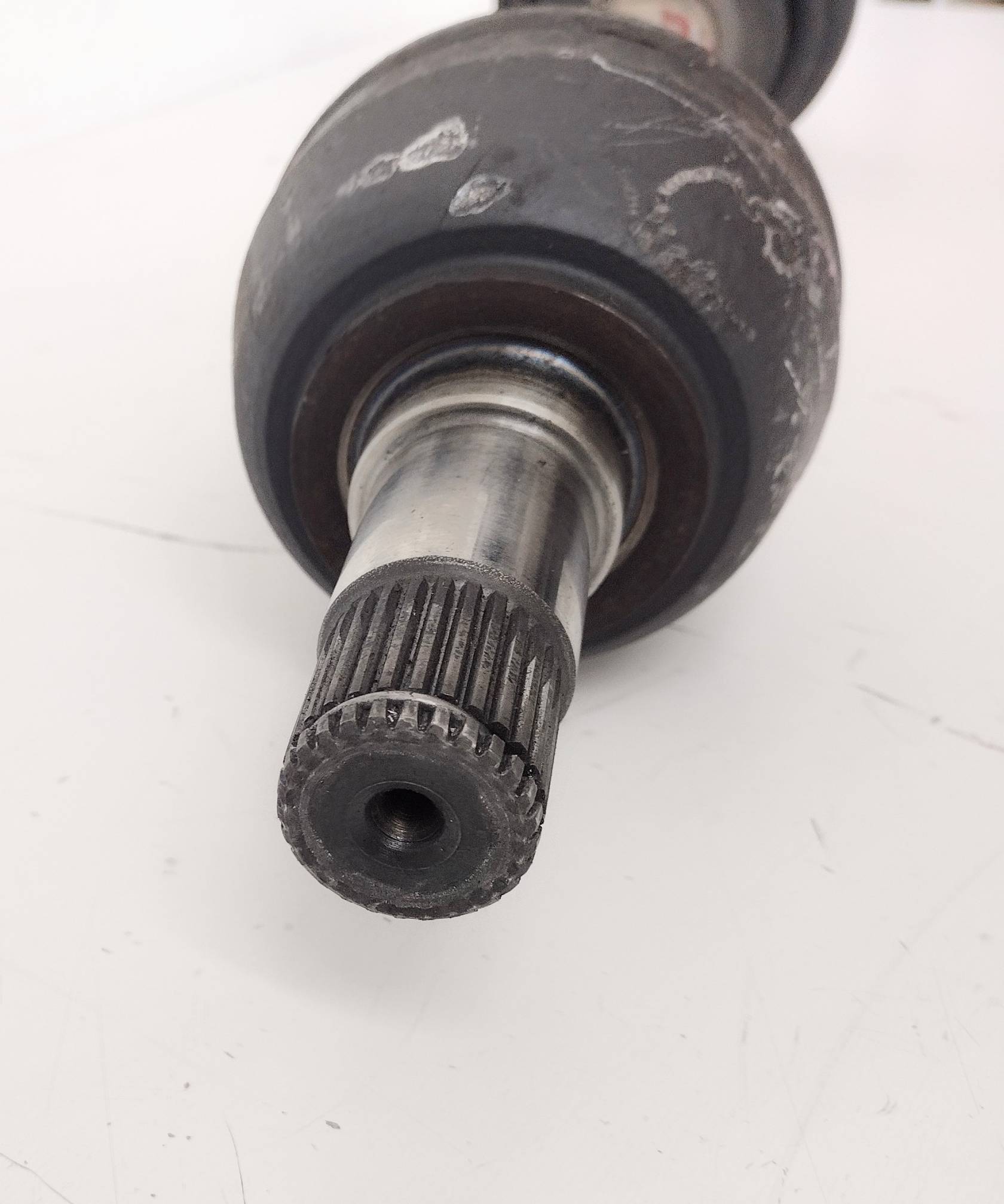 Semiasse anteriore sinistro Semiasse anteriore sinistro