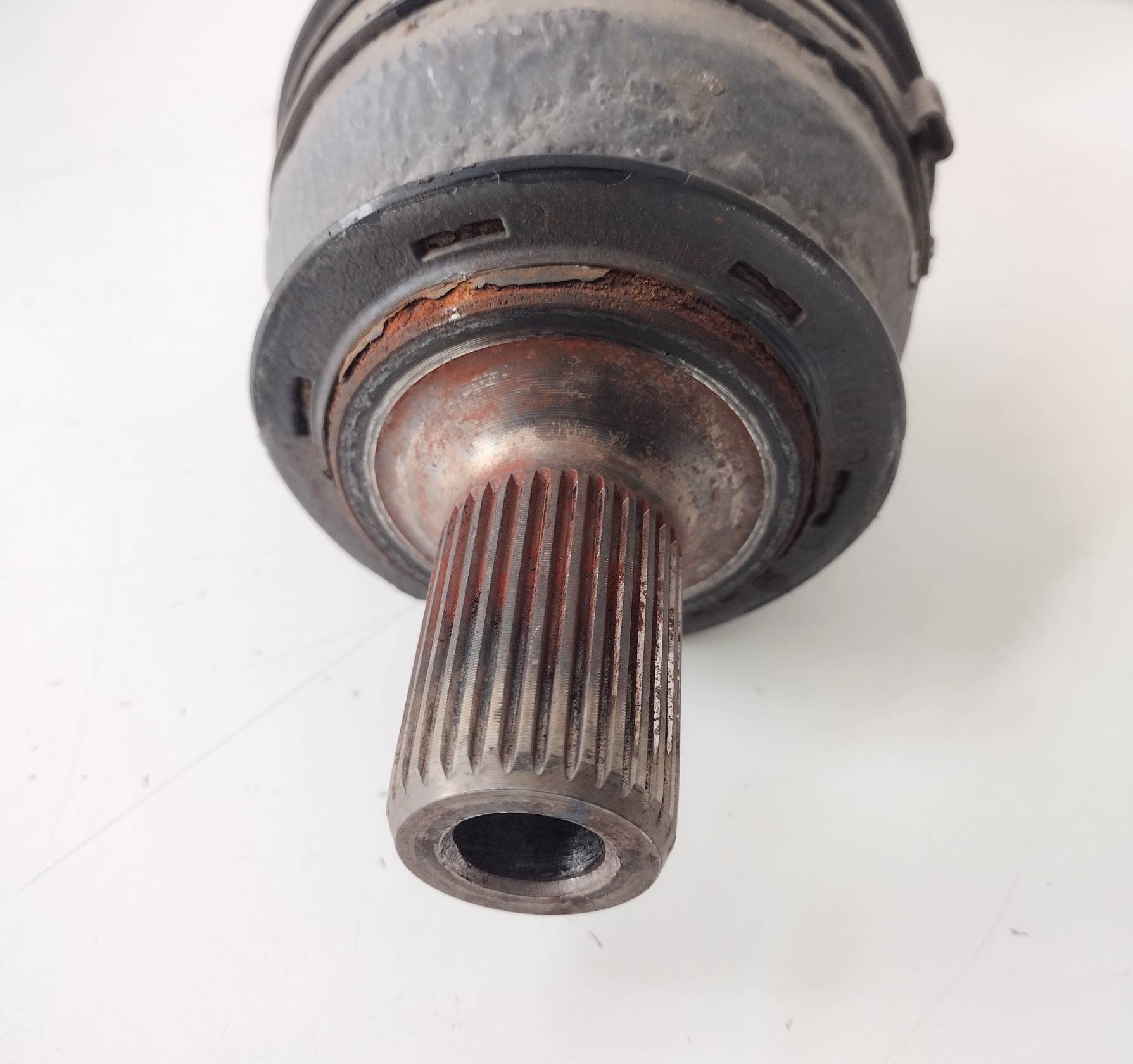 Semiasse anteriore sinistro Semiasse anteriore sinistro