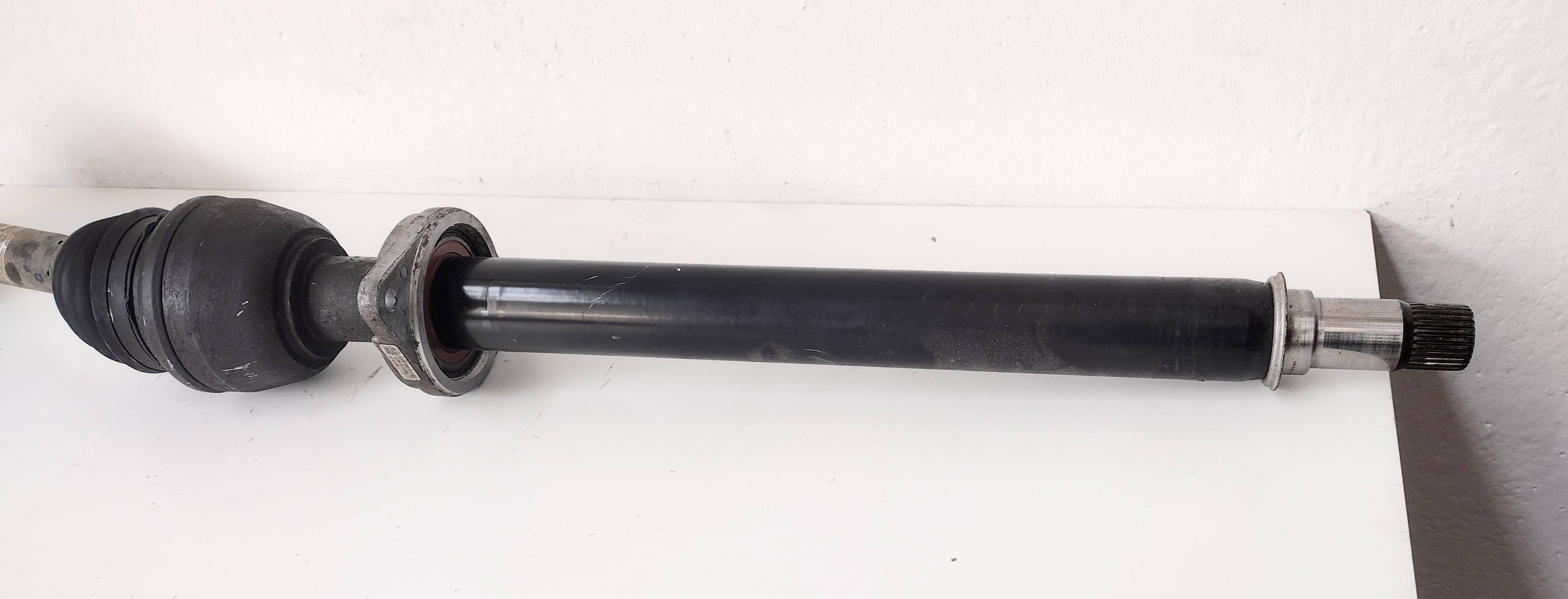 Semiasse anteriore destro