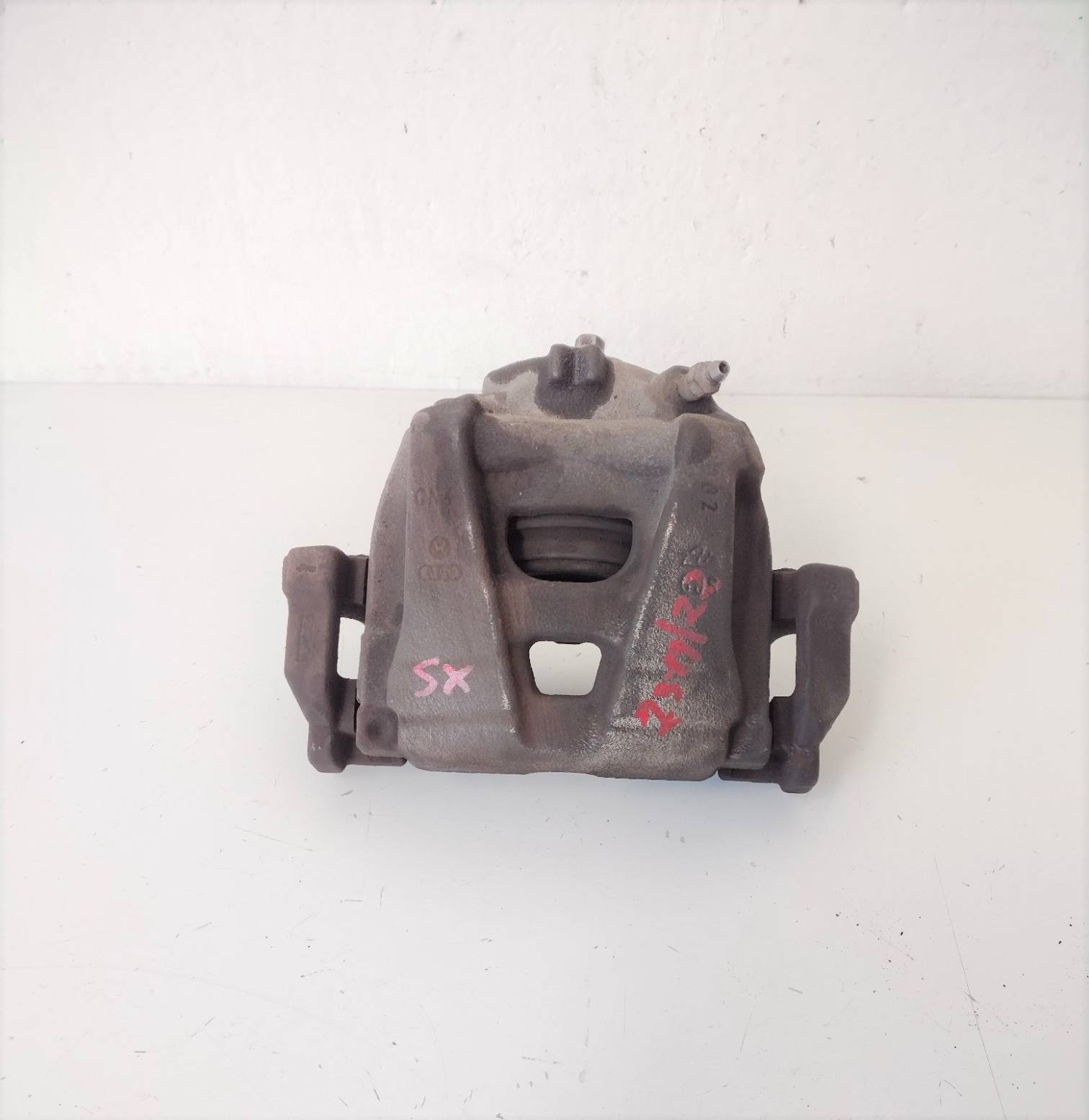 Pinza freno anteriore sinistro