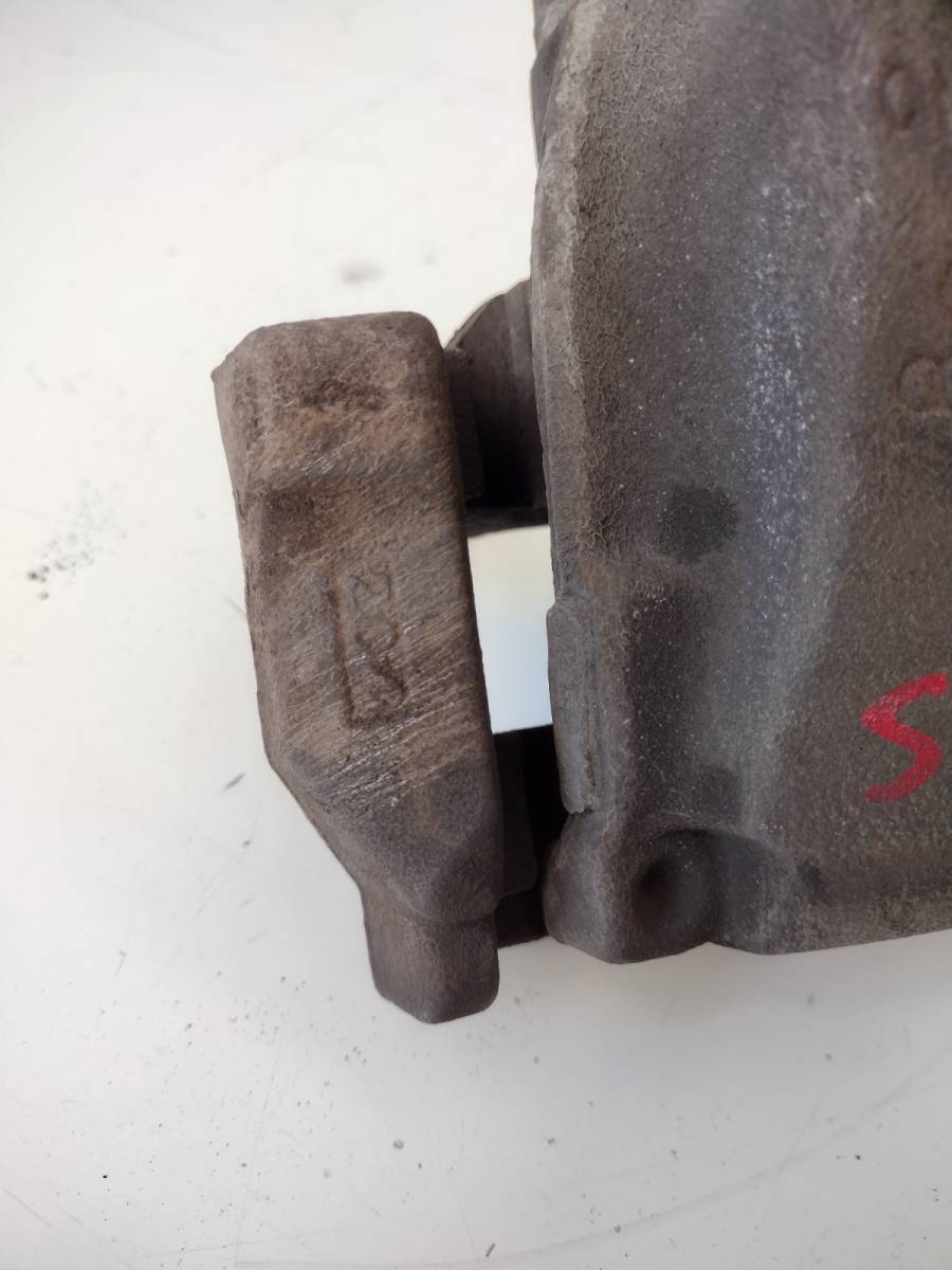 Pinza freno anteriore sinistro