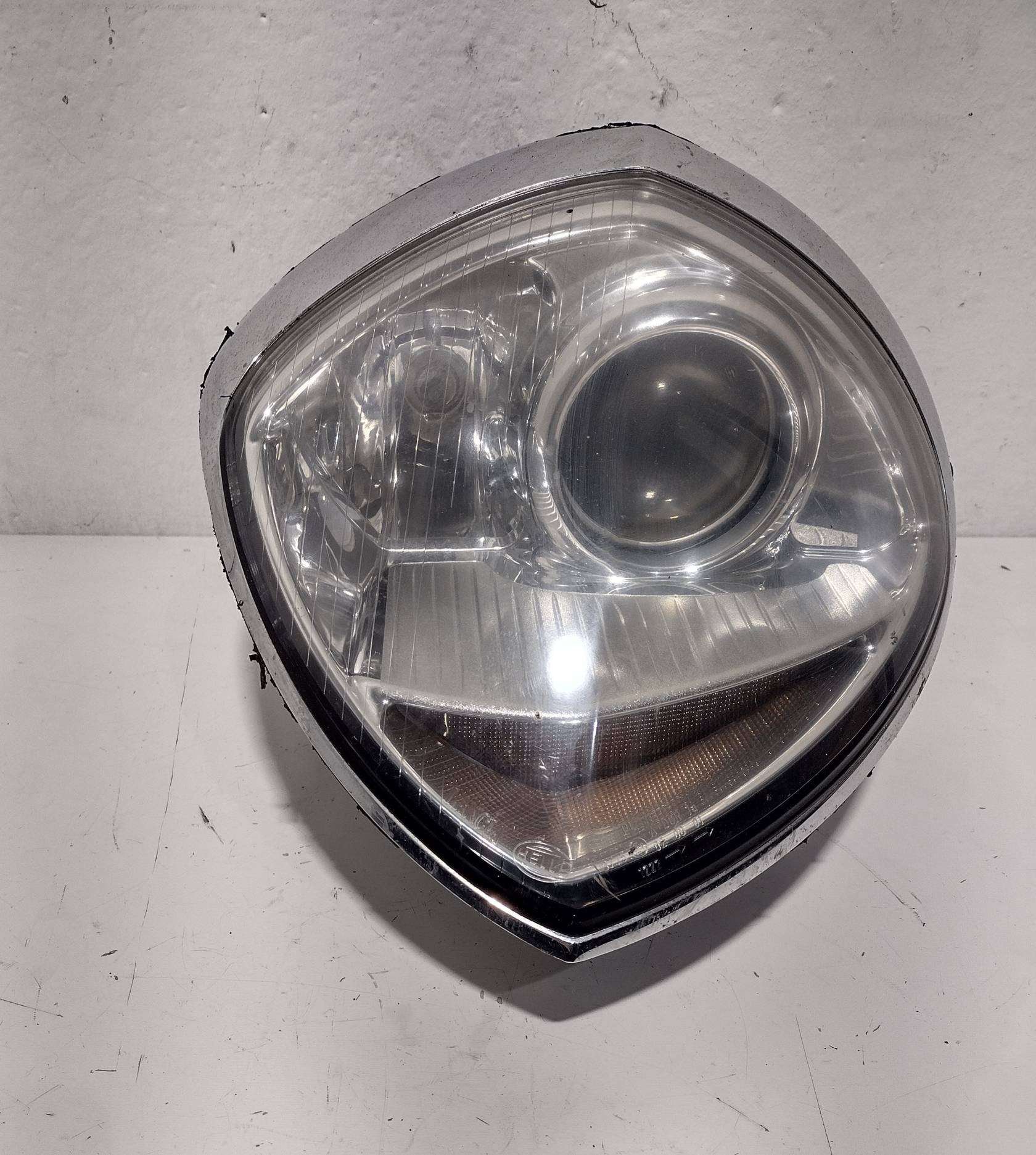 Fanale anteriore sinistro