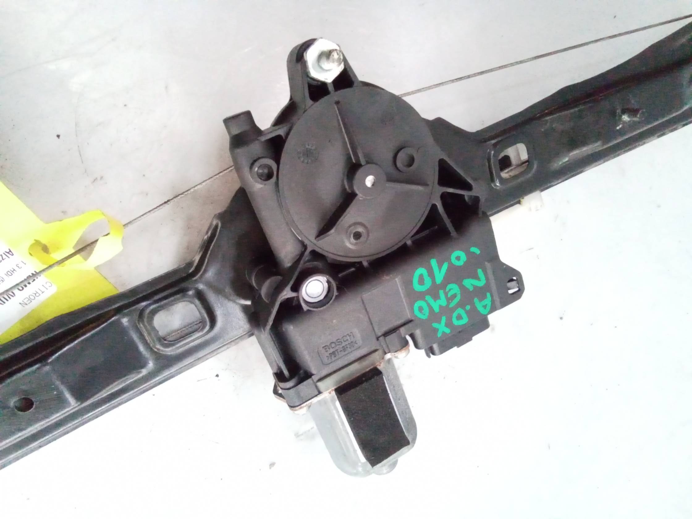 Alzacristallo elettr. porta ant. con motorino dx.