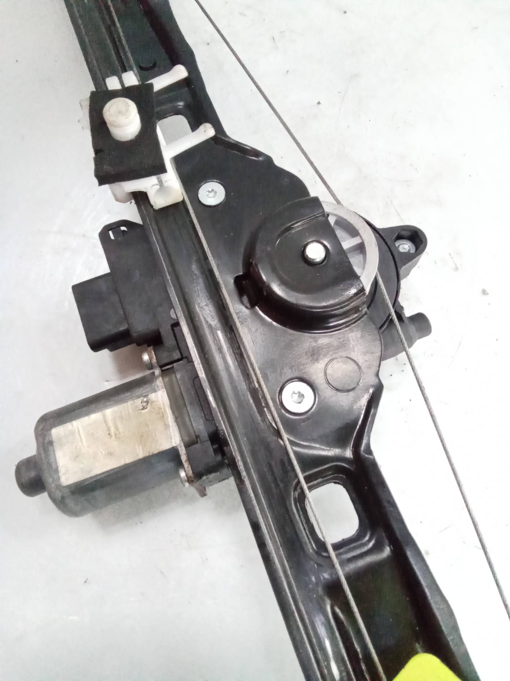 Alzacristallo elettr. porta ant. con motorino dx.