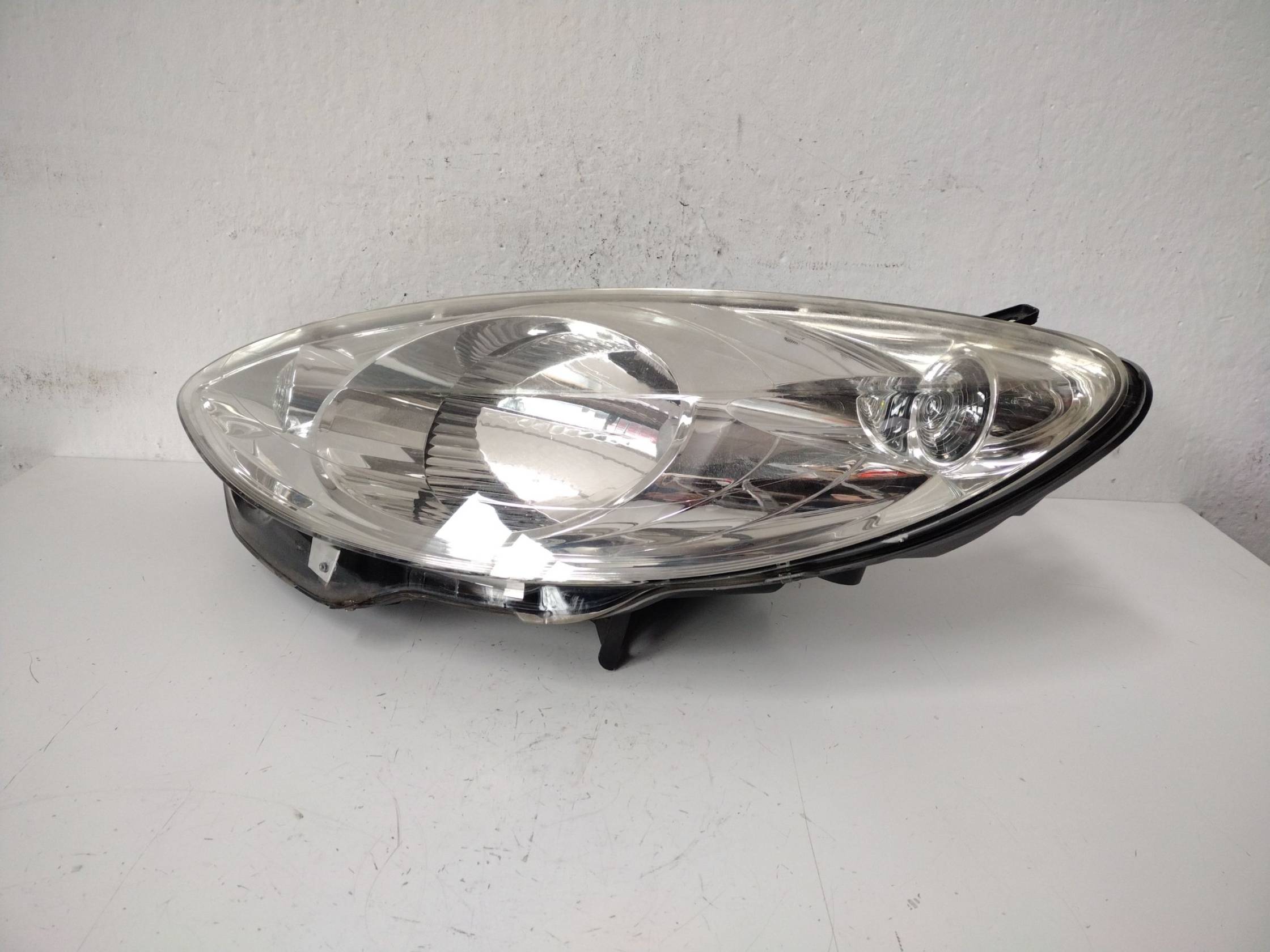 Fanale anteriore sinistro