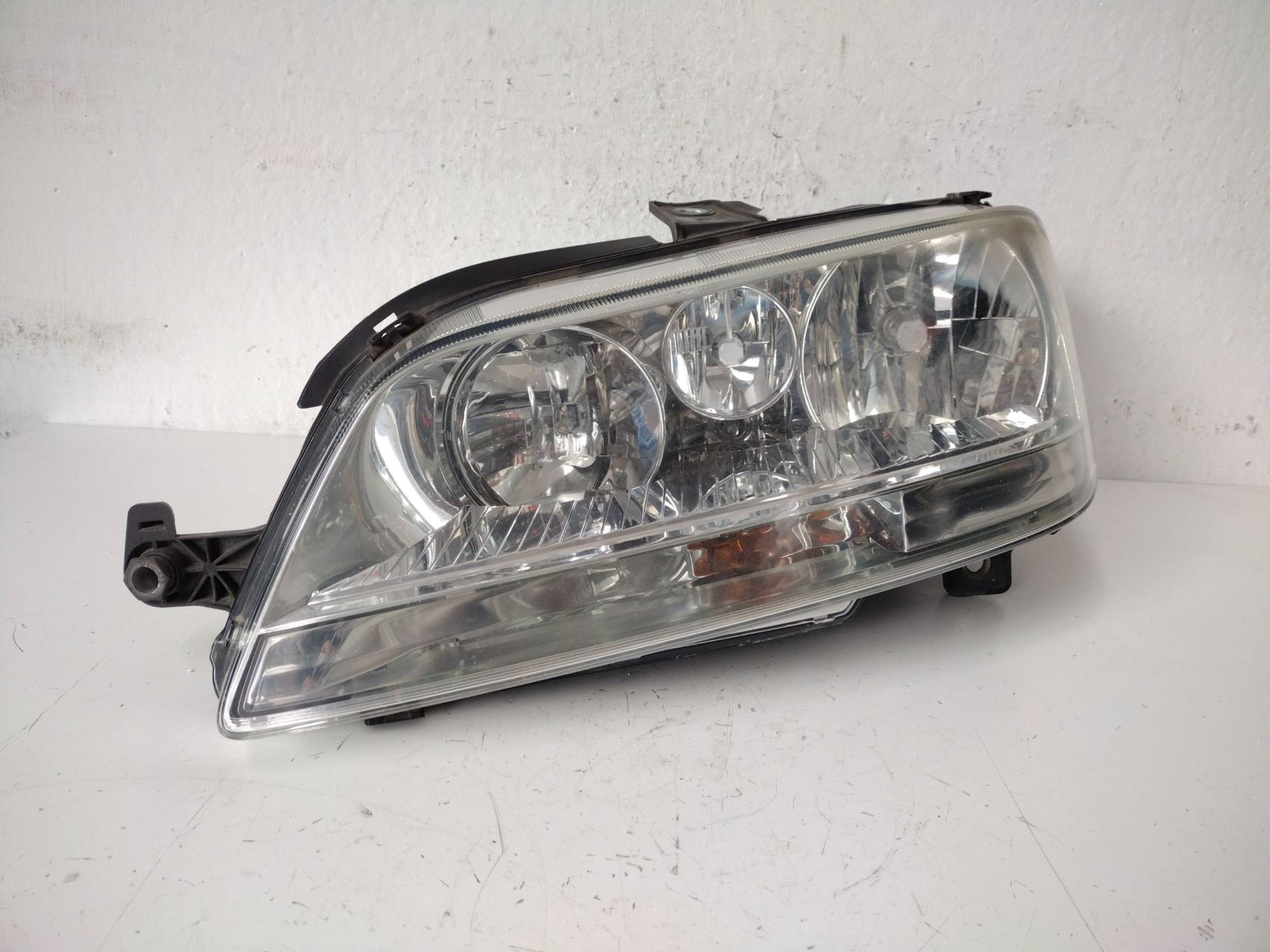 Fanale anteriore sinistro