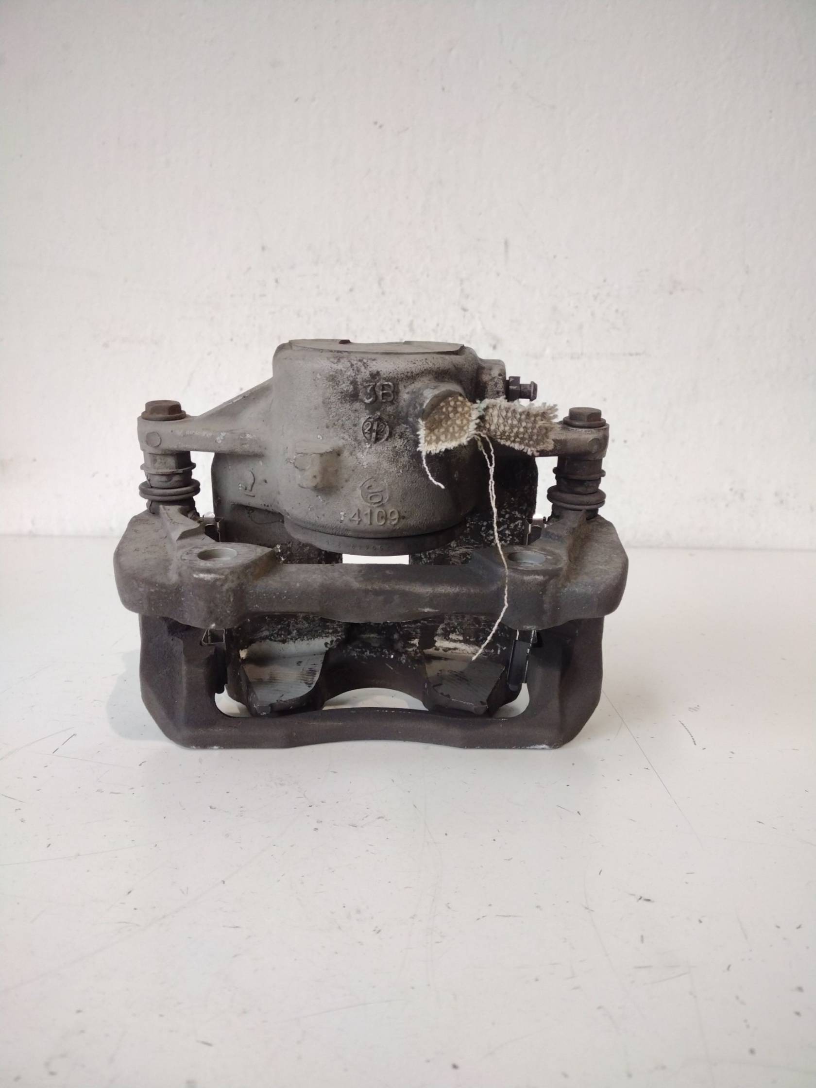 Pinza freno anteriore sinistra