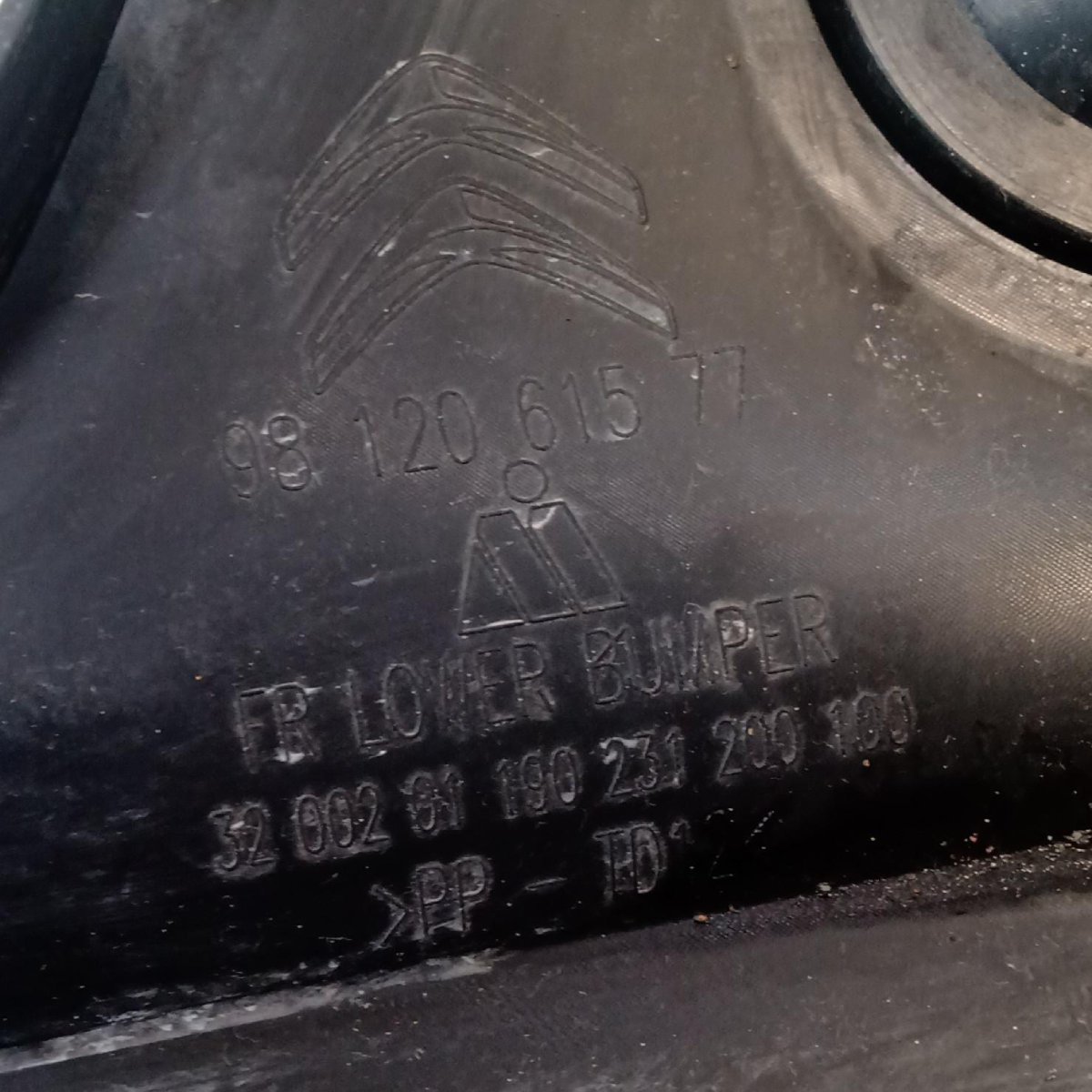 Paraurti anteriore centrale