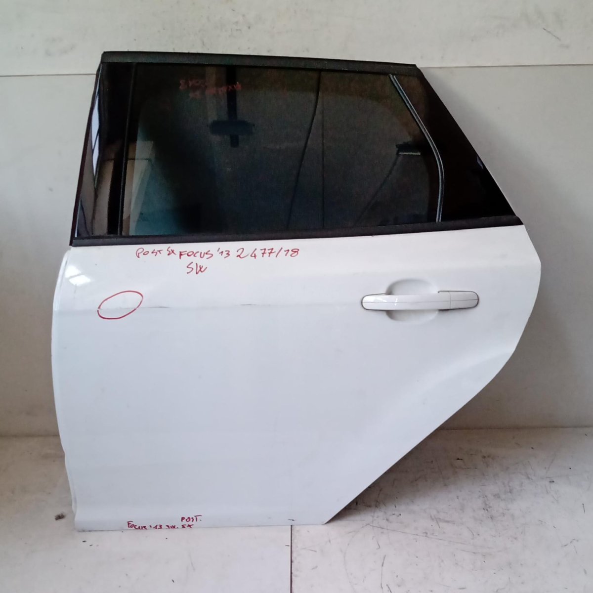 Porta posteriore sinistra Porta posteriore sinistra