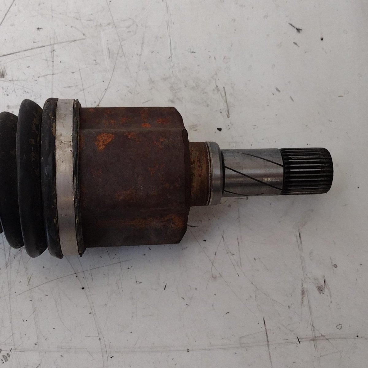 Semiasse anteriore sinistro Semiasse anteriore sinistro