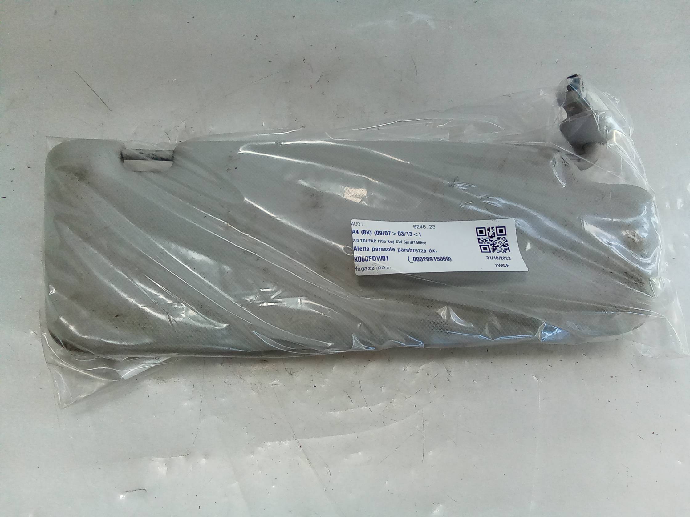 Aletta parasole parabrezza dx.